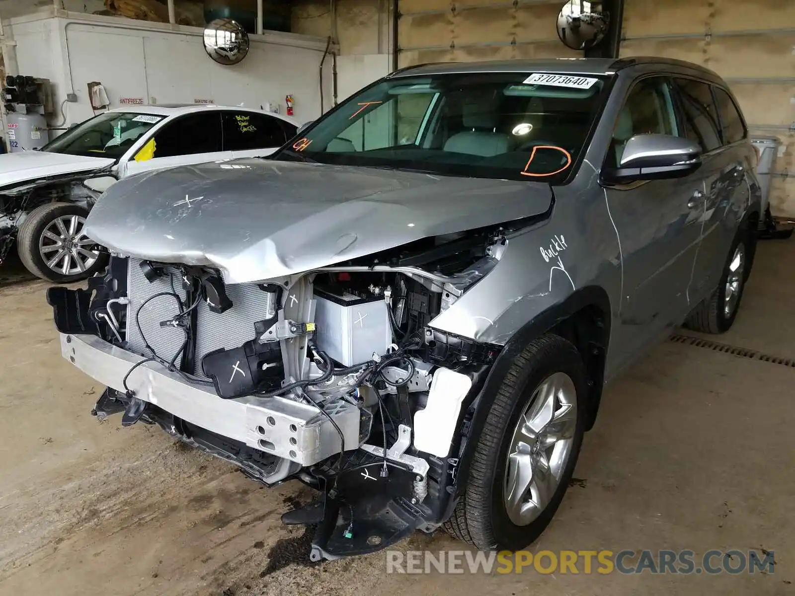 2 Photograph of a damaged car 5TDDZRFH5KS708107 TOYOTA HIGHLANDER 2019