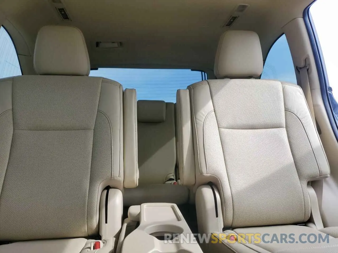 10 Photograph of a damaged car 5TDDZRFH5KS741219 TOYOTA HIGHLANDER 2019