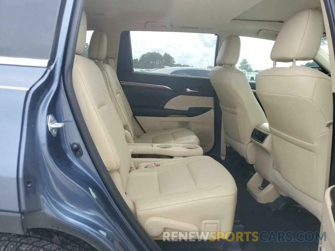 11 Photograph of a damaged car 5TDDZRFH5KS741219 TOYOTA HIGHLANDER 2019