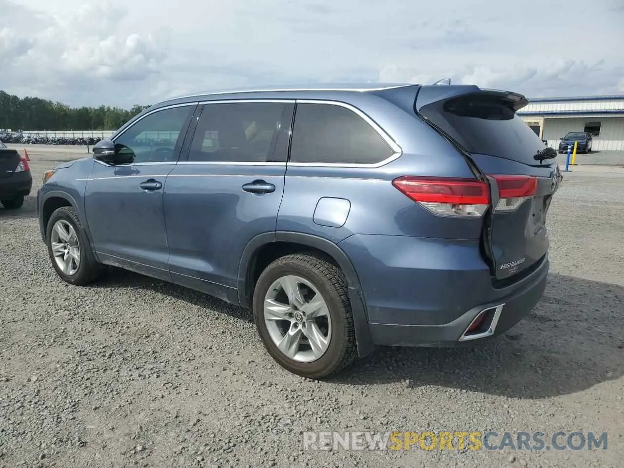 2 Photograph of a damaged car 5TDDZRFH5KS741219 TOYOTA HIGHLANDER 2019