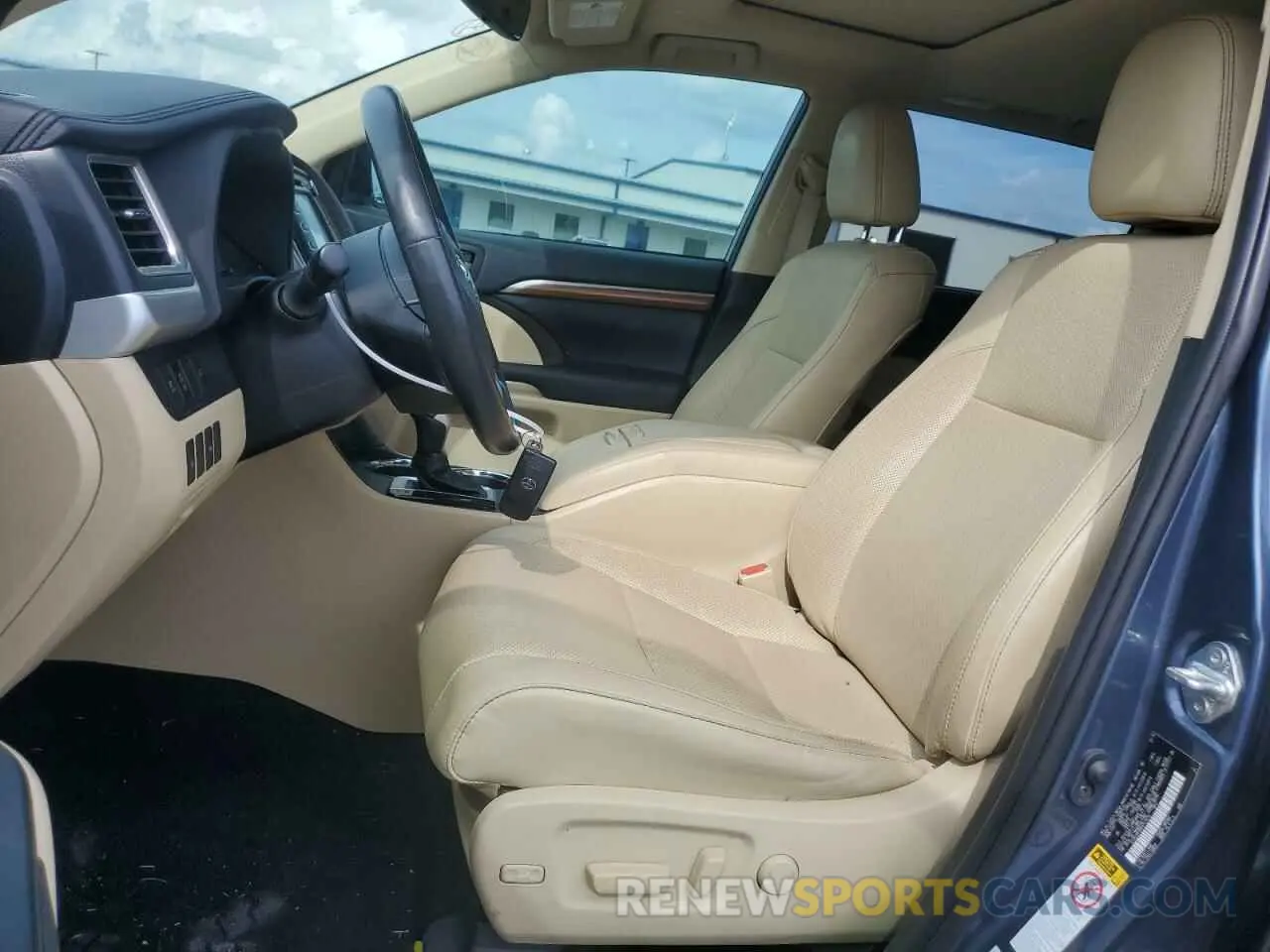 7 Photograph of a damaged car 5TDDZRFH5KS741219 TOYOTA HIGHLANDER 2019