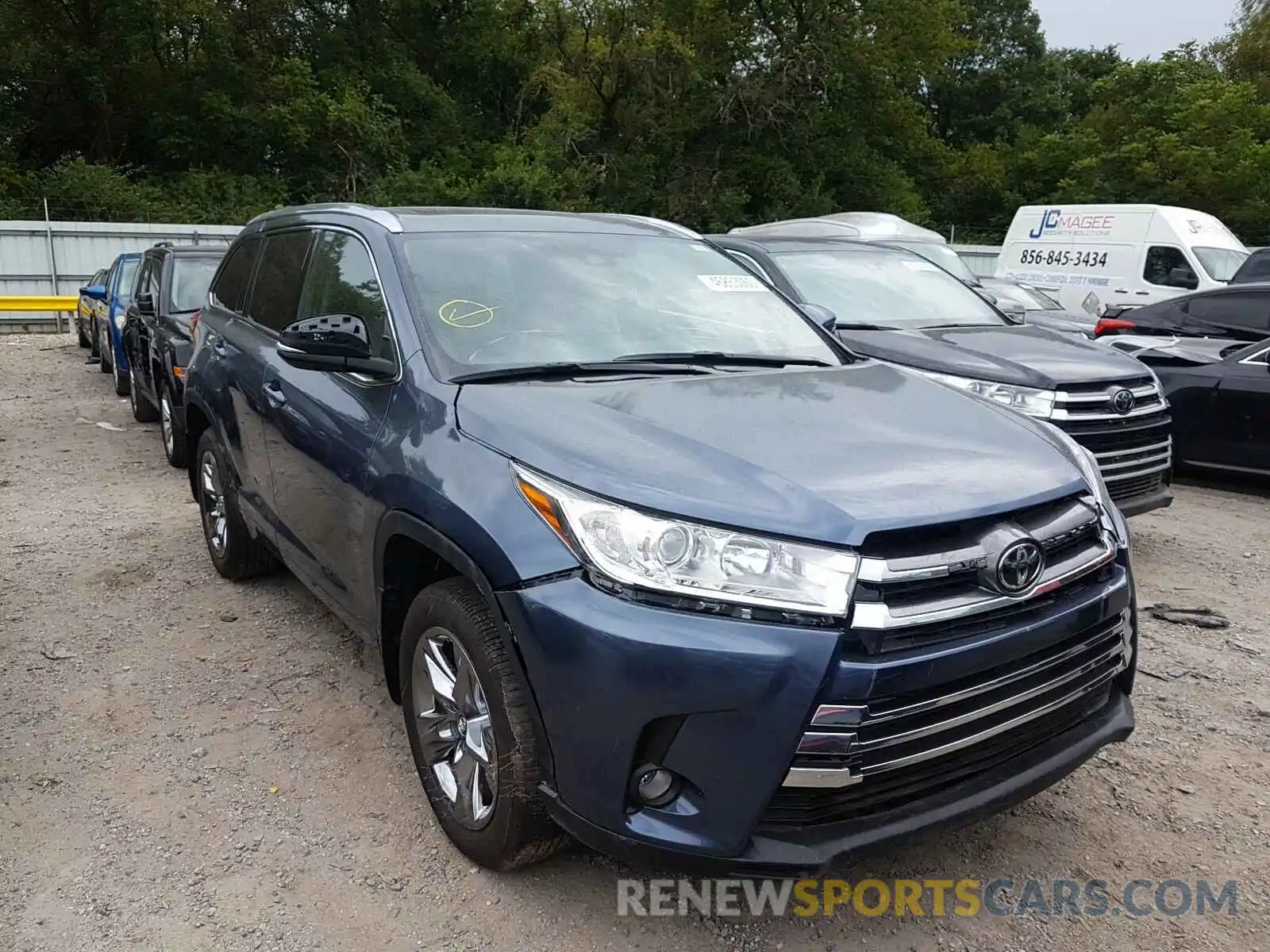 1 Photograph of a damaged car 5TDDZRFH5KS742242 TOYOTA HIGHLANDER 2019