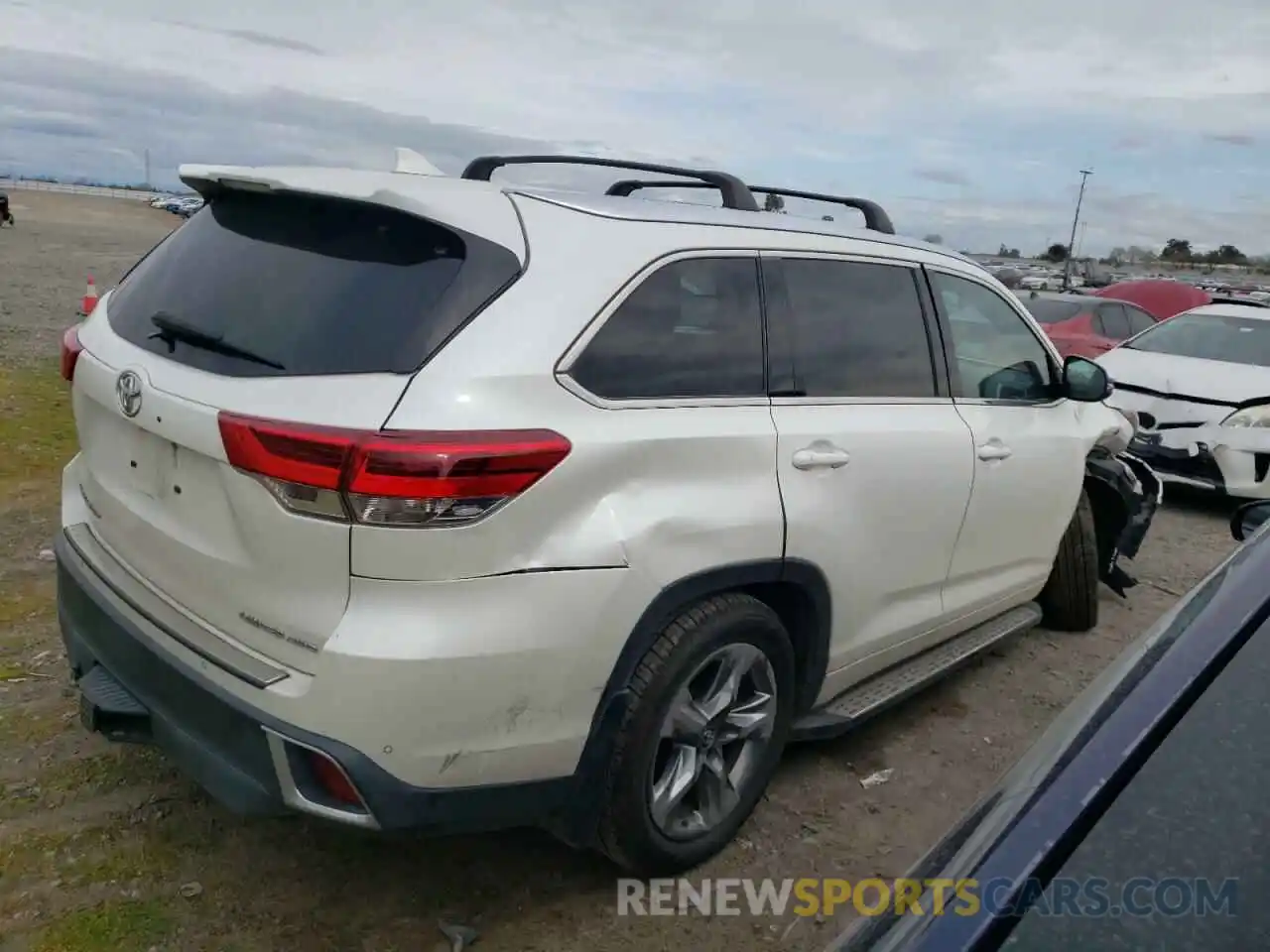 3 Photograph of a damaged car 5TDDZRFH5KS921963 TOYOTA HIGHLANDER 2019