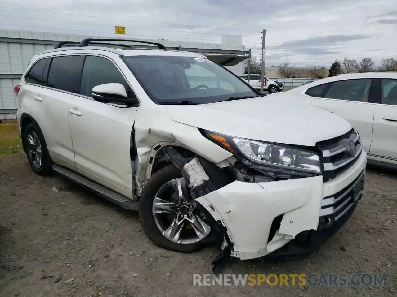 4 Photograph of a damaged car 5TDDZRFH5KS921963 TOYOTA HIGHLANDER 2019