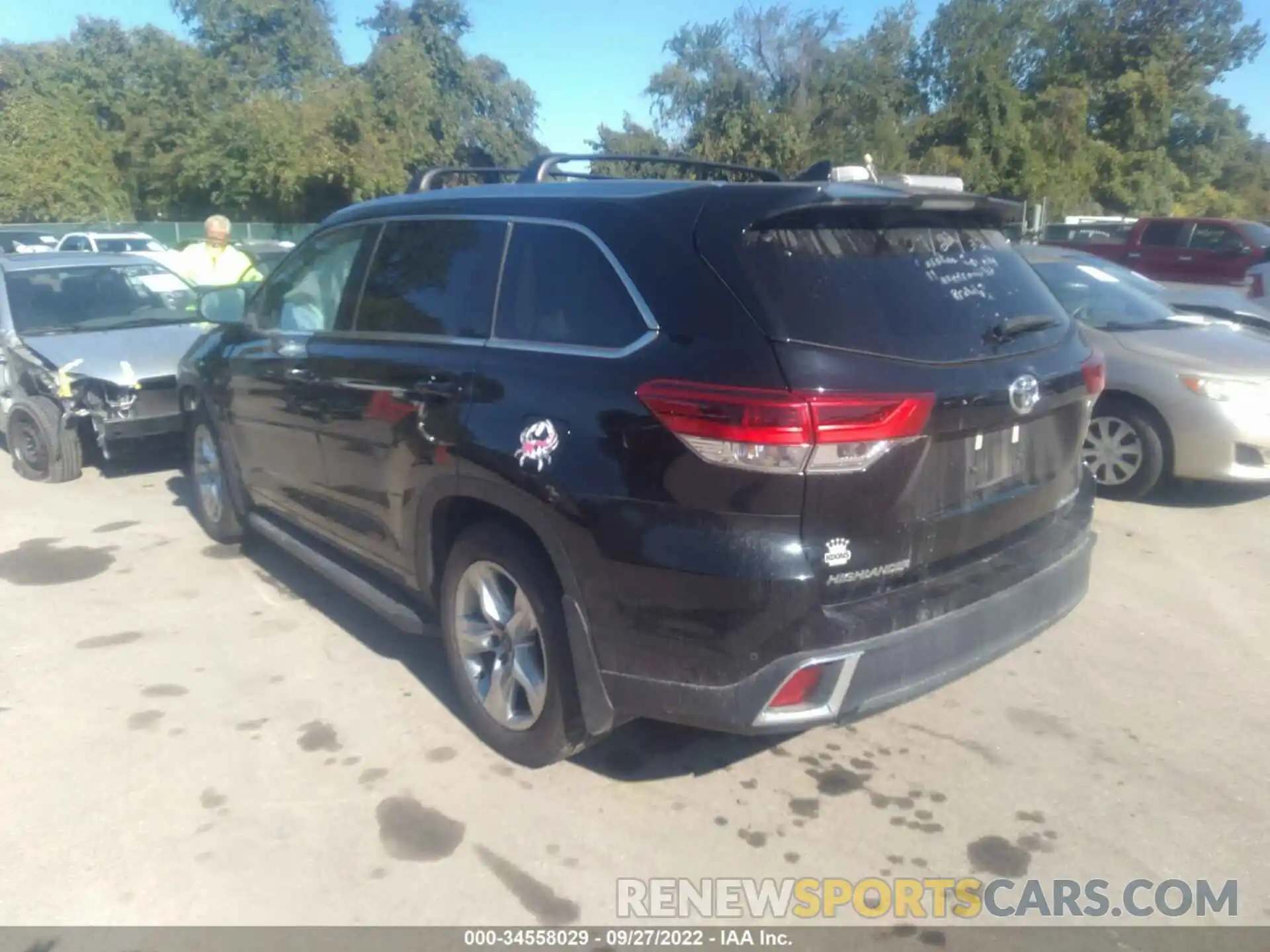 3 Photograph of a damaged car 5TDDZRFH5KS931148 TOYOTA HIGHLANDER 2019