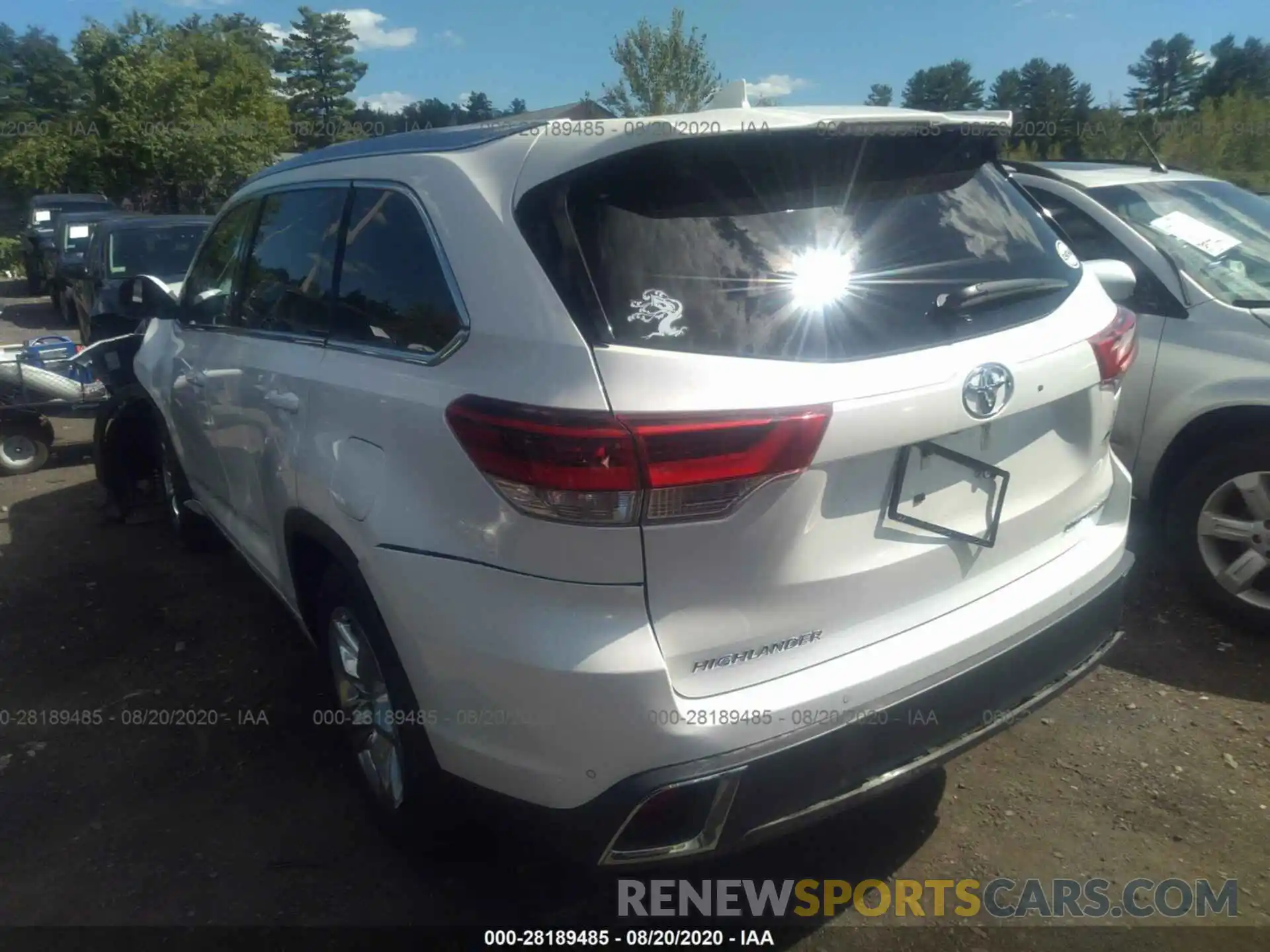 3 Photograph of a damaged car 5TDDZRFH5KS935099 TOYOTA HIGHLANDER 2019