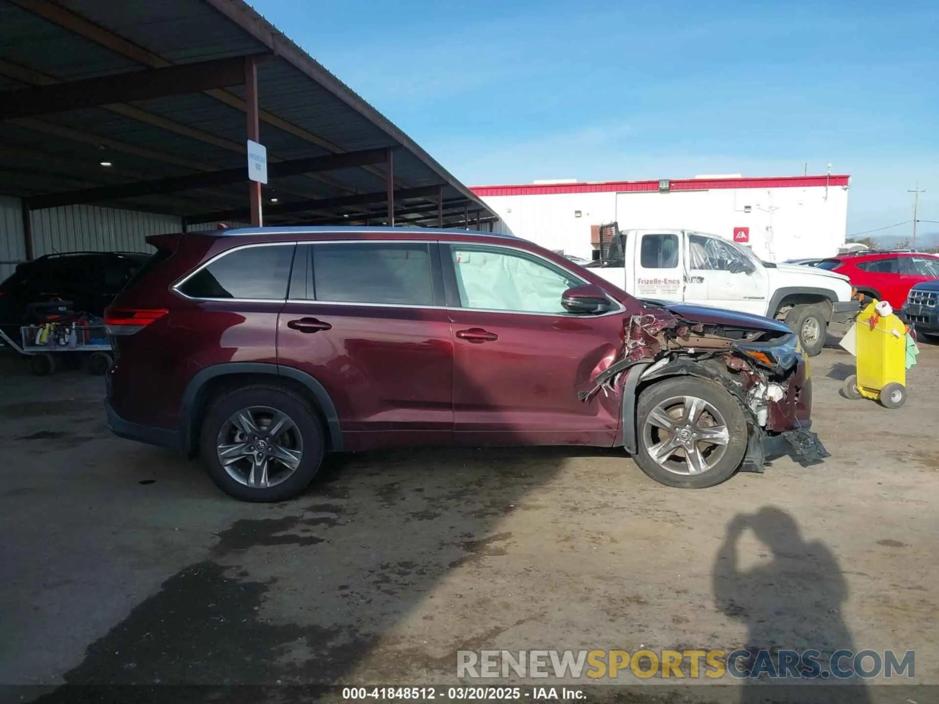 13 Photograph of a damaged car 5TDDZRFH5KS948600 TOYOTA HIGHLANDER 2019