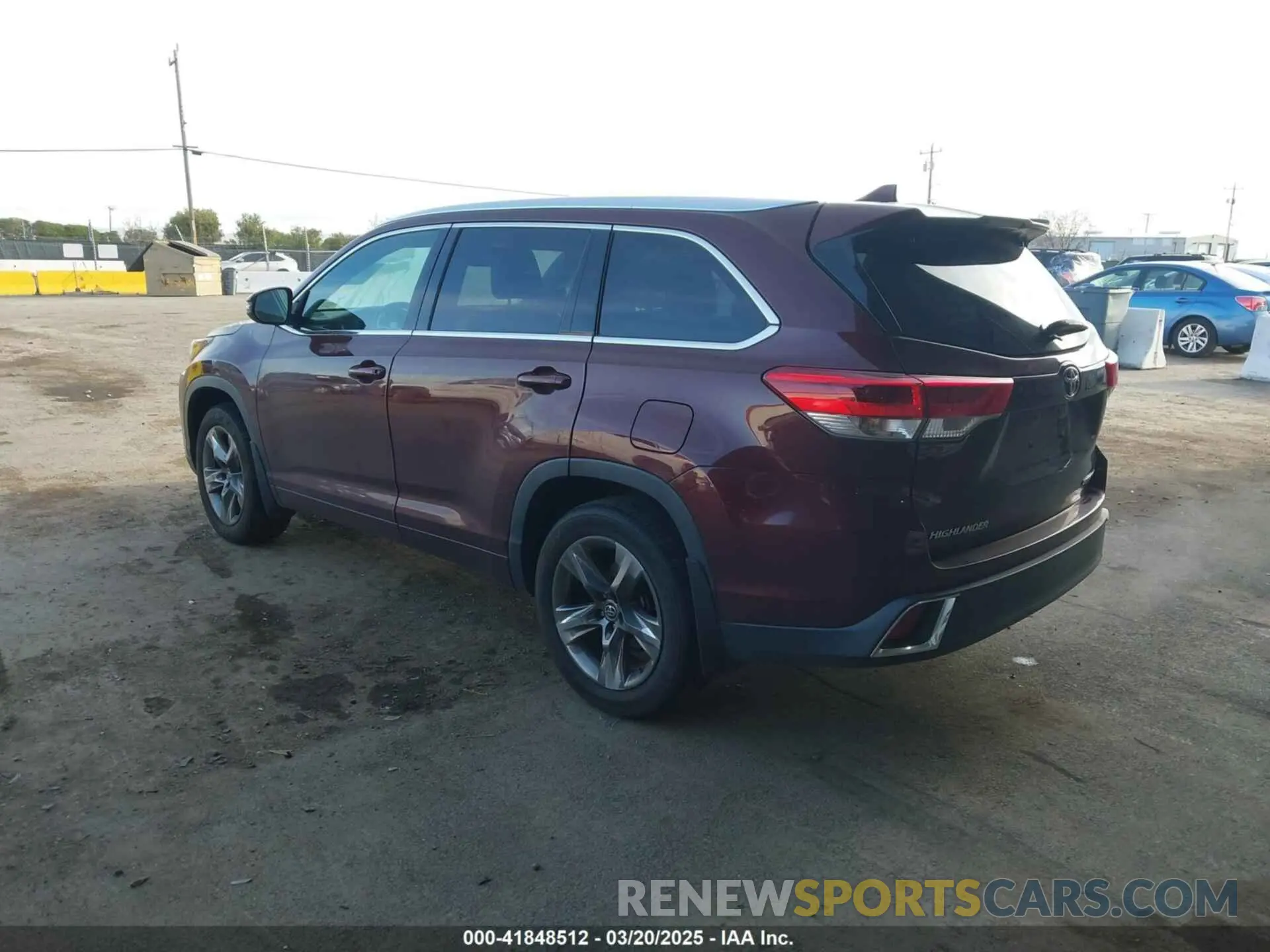 3 Photograph of a damaged car 5TDDZRFH5KS948600 TOYOTA HIGHLANDER 2019