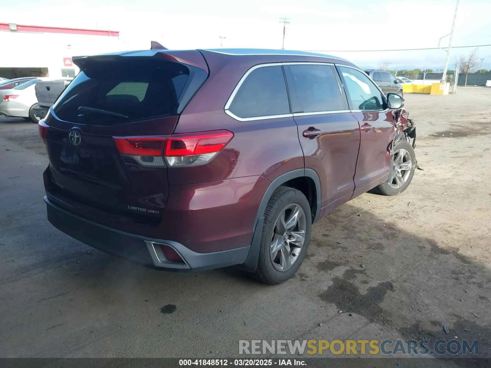 4 Photograph of a damaged car 5TDDZRFH5KS948600 TOYOTA HIGHLANDER 2019