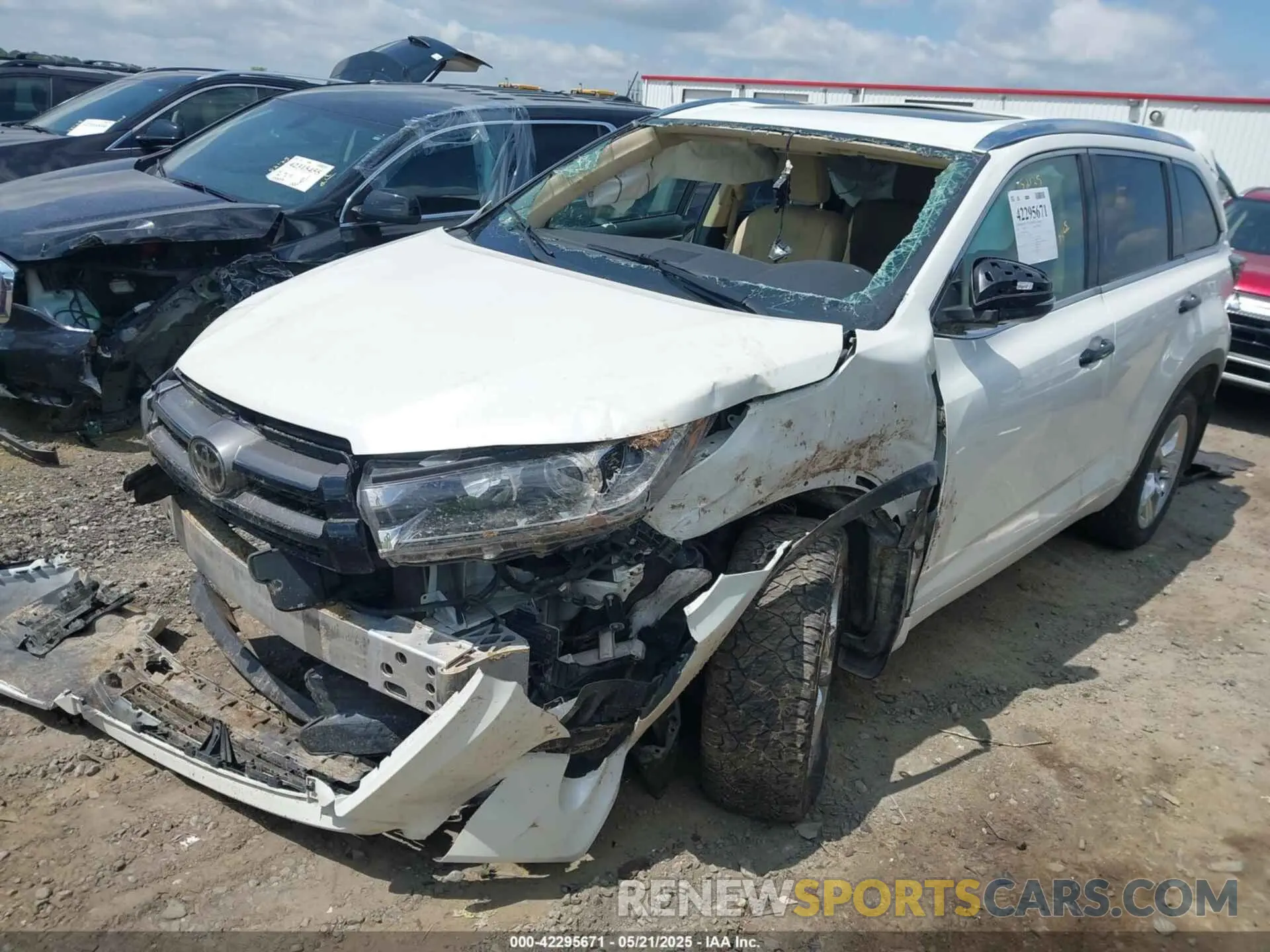 2 Photograph of a damaged car 5TDDZRFH5KS950783 TOYOTA HIGHLANDER 2019