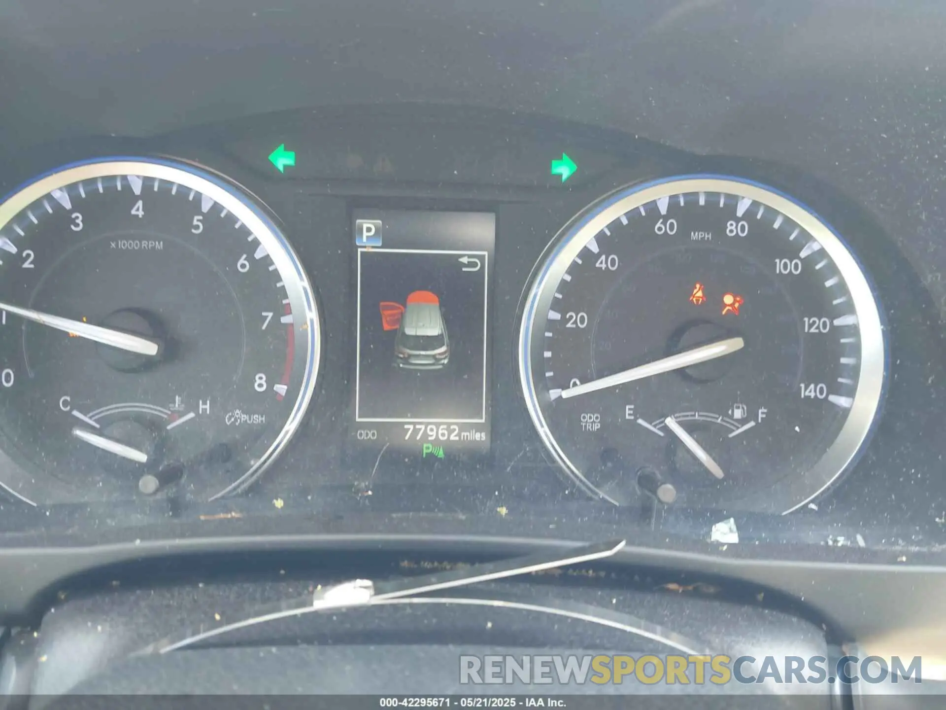 7 Photograph of a damaged car 5TDDZRFH5KS950783 TOYOTA HIGHLANDER 2019