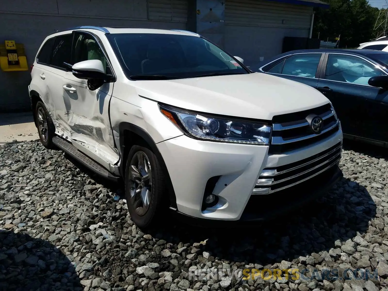 1 Photograph of a damaged car 5TDDZRFH5KS955031 TOYOTA HIGHLANDER 2019