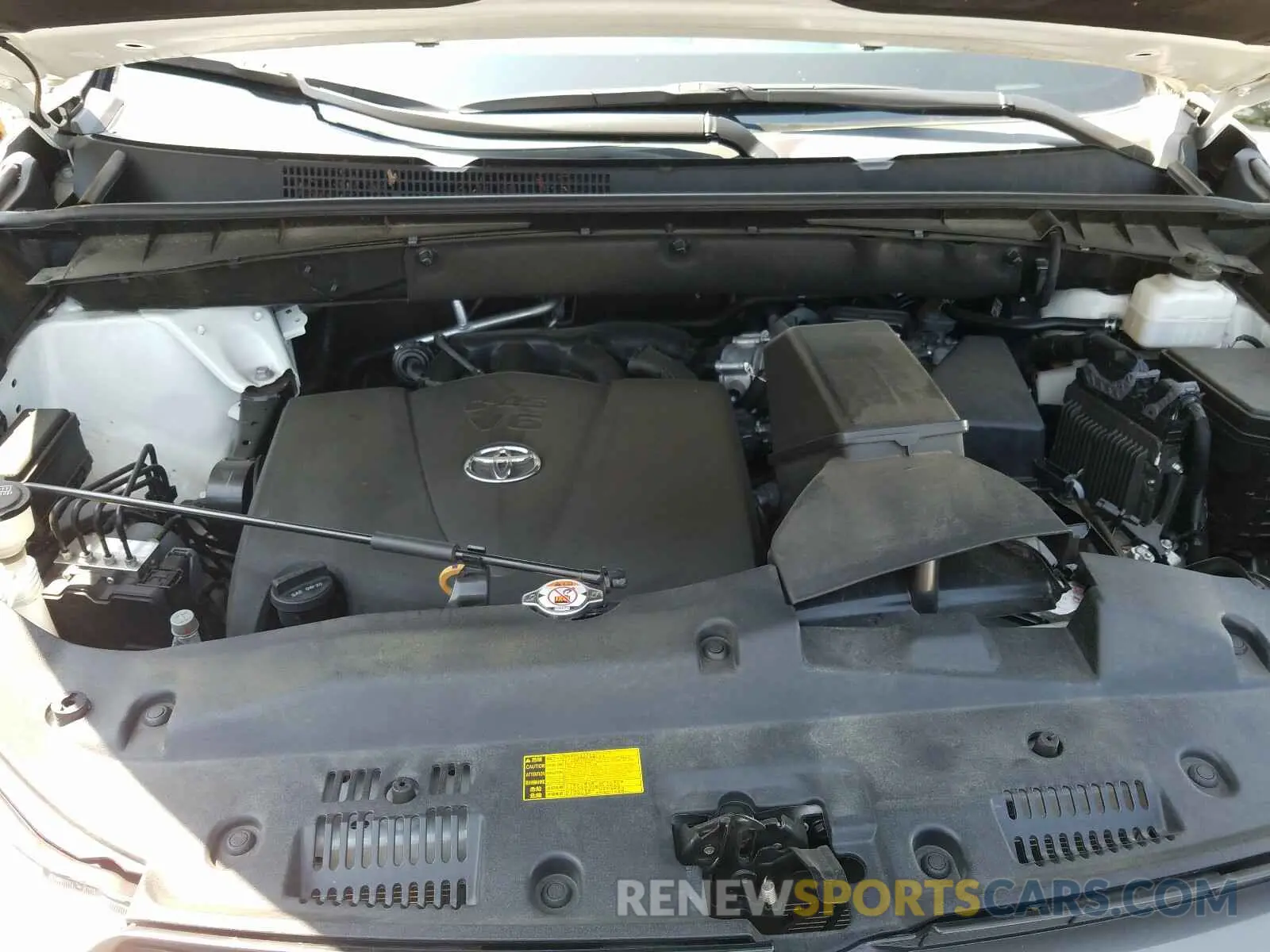 7 Photograph of a damaged car 5TDDZRFH5KS955031 TOYOTA HIGHLANDER 2019