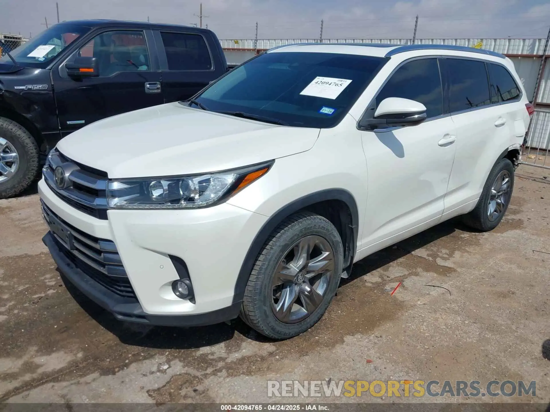 2 Photograph of a damaged car 5TDDZRFH5KS958544 TOYOTA HIGHLANDER 2019