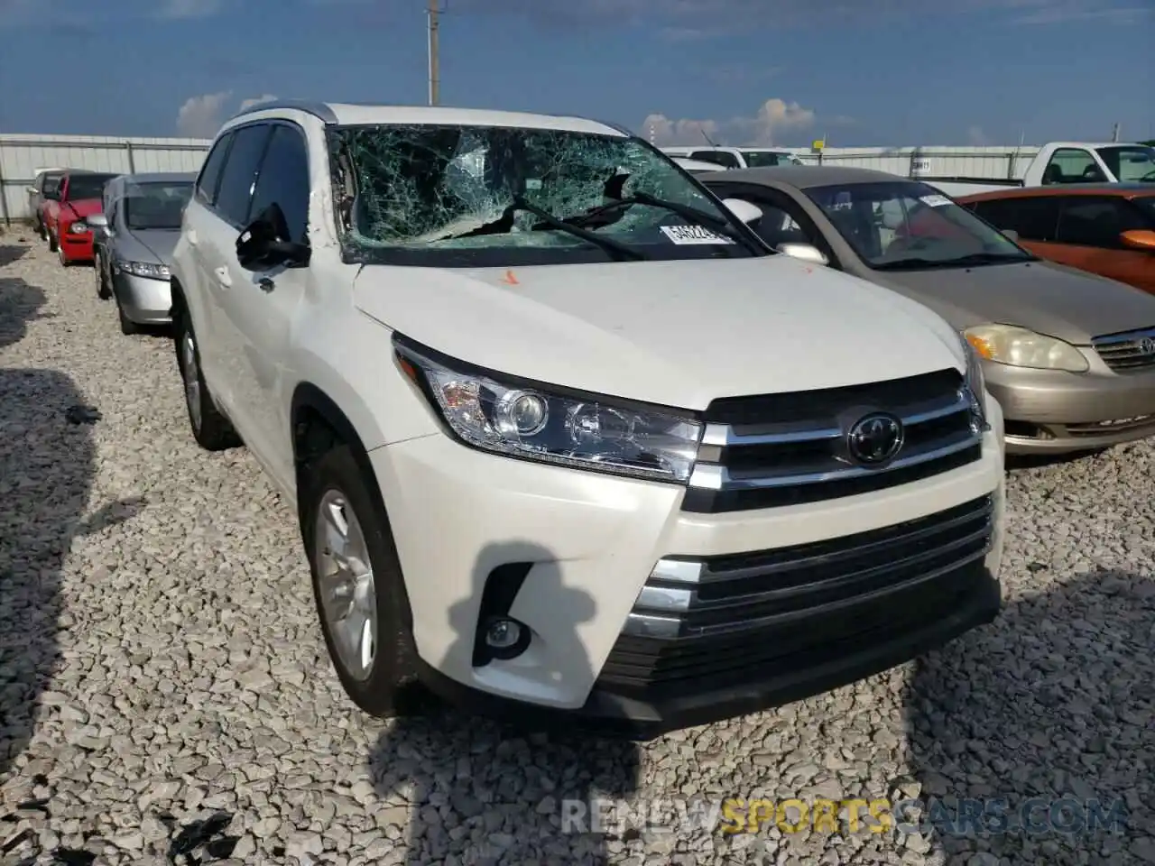 1 Photograph of a damaged car 5TDDZRFH5KS970225 TOYOTA HIGHLANDER 2019