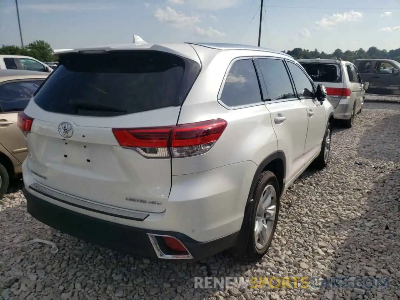 4 Photograph of a damaged car 5TDDZRFH5KS970225 TOYOTA HIGHLANDER 2019