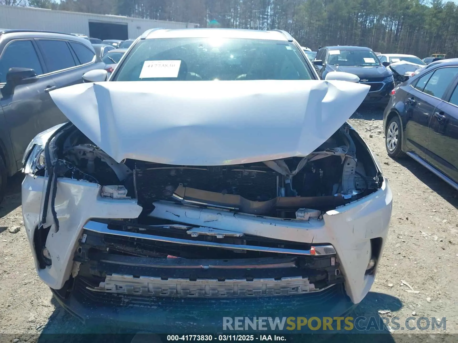 12 Photograph of a damaged car 5TDDZRFH5KS978941 TOYOTA HIGHLANDER 2019