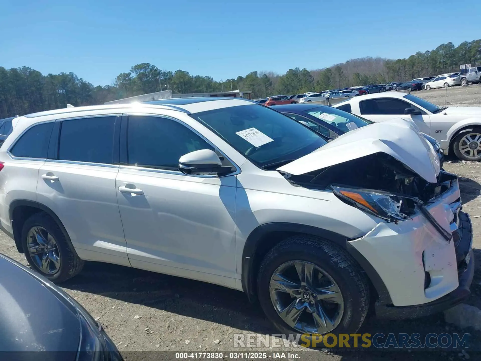 13 Photograph of a damaged car 5TDDZRFH5KS978941 TOYOTA HIGHLANDER 2019
