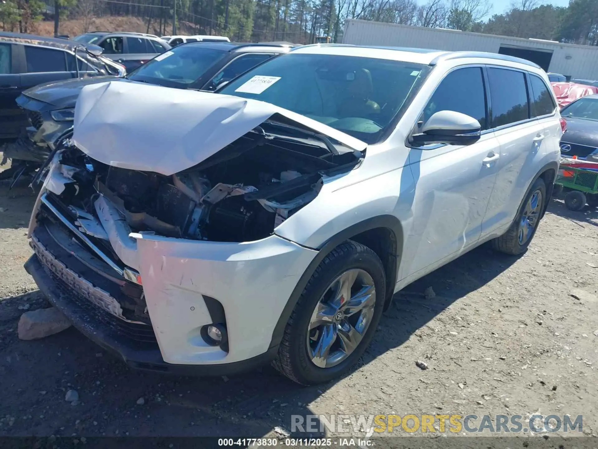 2 Photograph of a damaged car 5TDDZRFH5KS978941 TOYOTA HIGHLANDER 2019