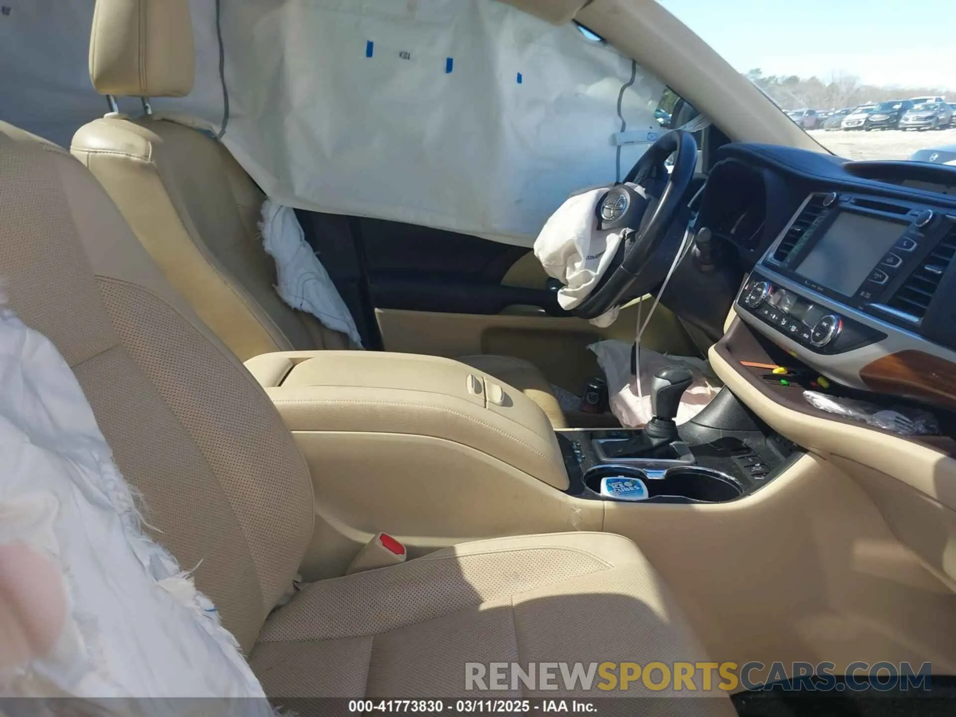 5 Photograph of a damaged car 5TDDZRFH5KS978941 TOYOTA HIGHLANDER 2019