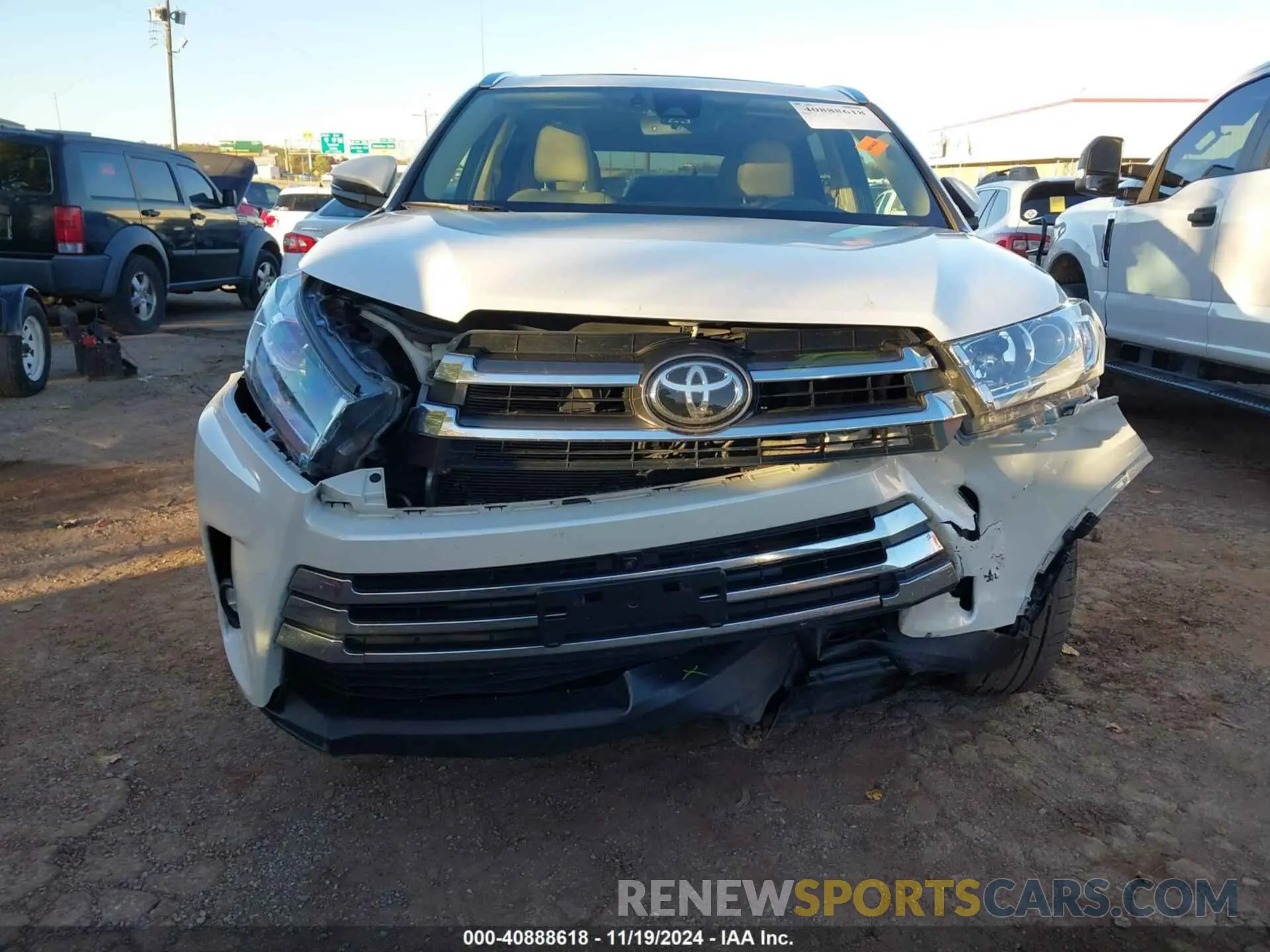 12 Photograph of a damaged car 5TDDZRFH6KS709945 TOYOTA HIGHLANDER 2019