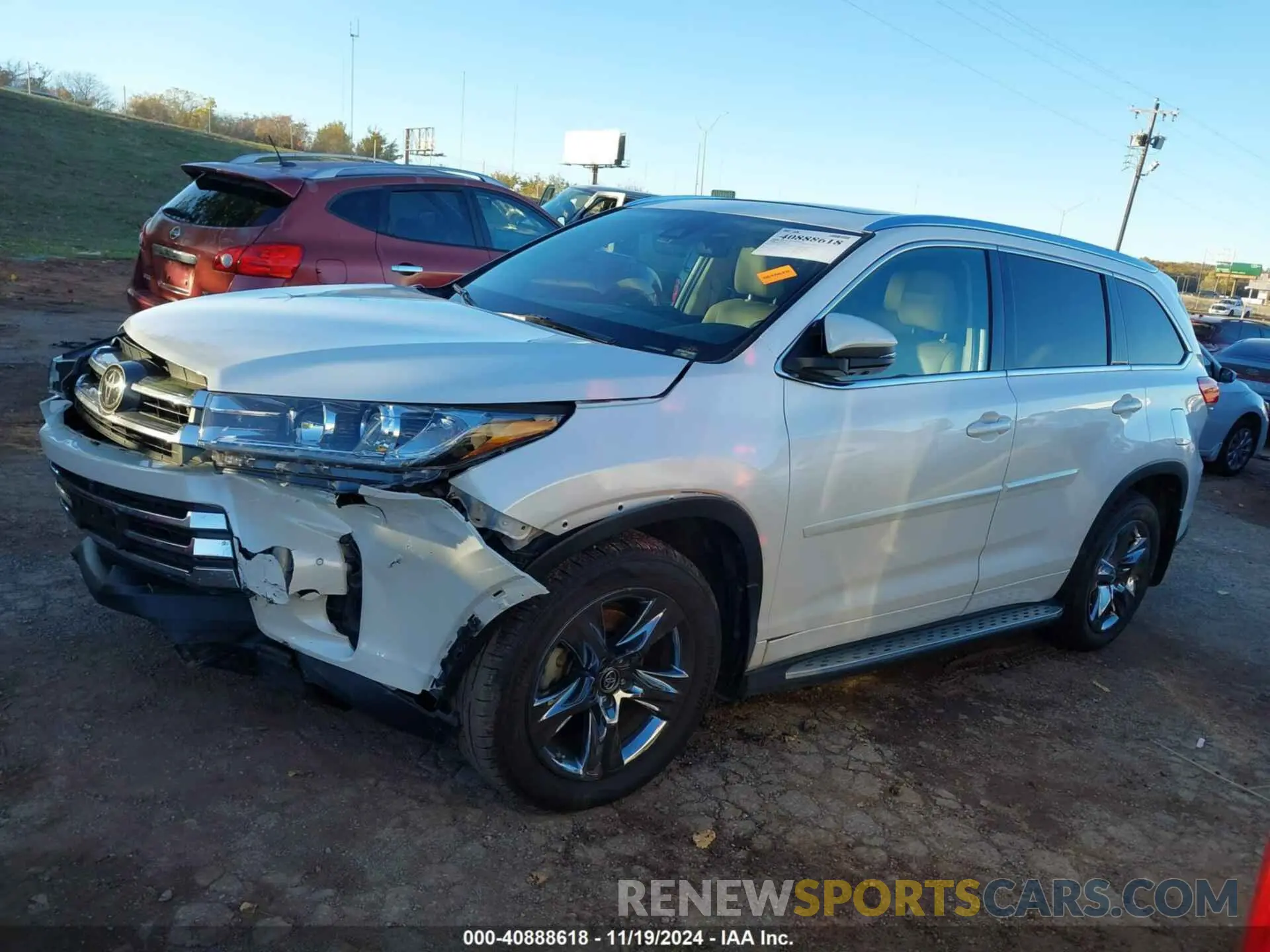 14 Photograph of a damaged car 5TDDZRFH6KS709945 TOYOTA HIGHLANDER 2019