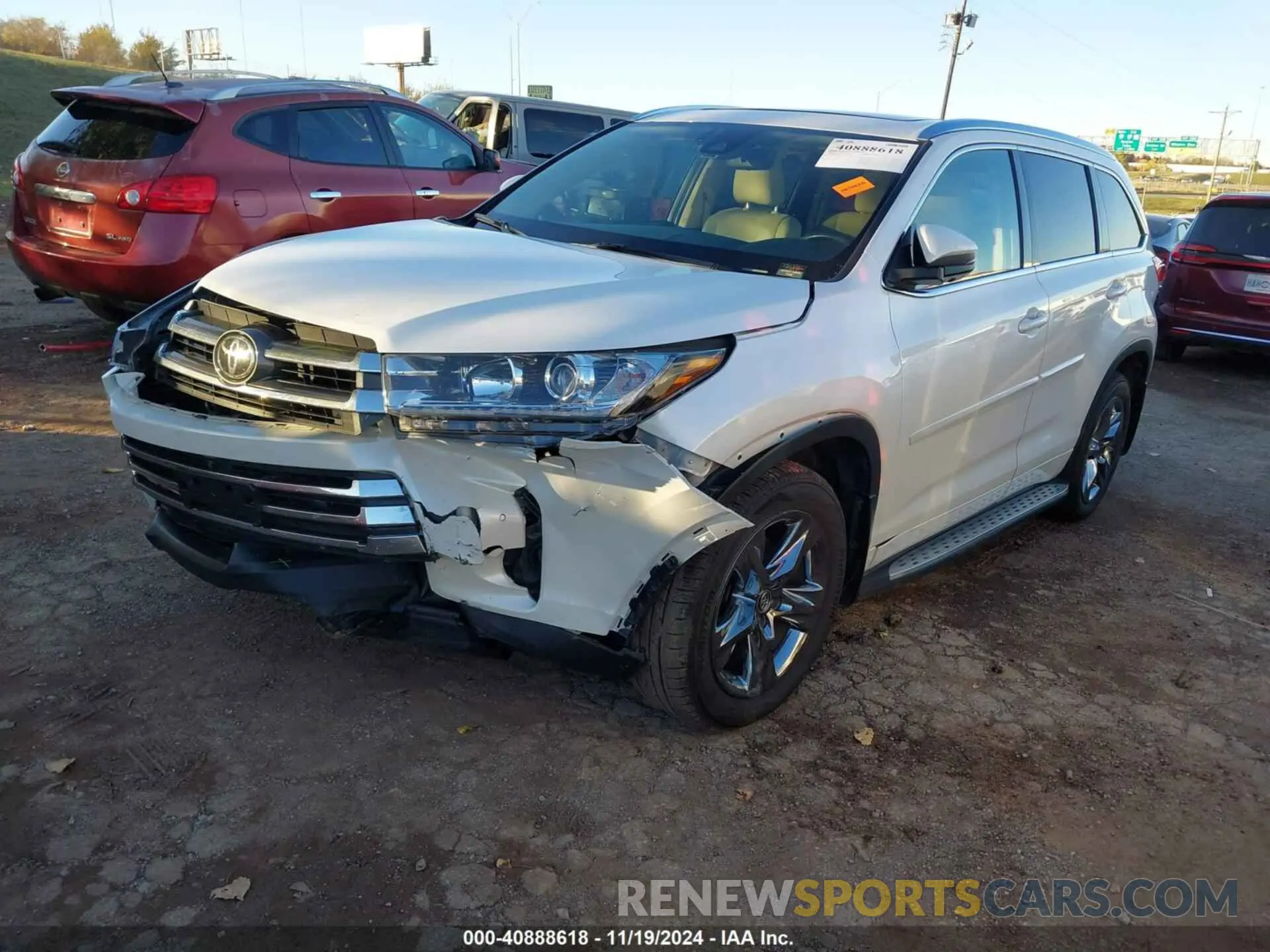 2 Photograph of a damaged car 5TDDZRFH6KS709945 TOYOTA HIGHLANDER 2019