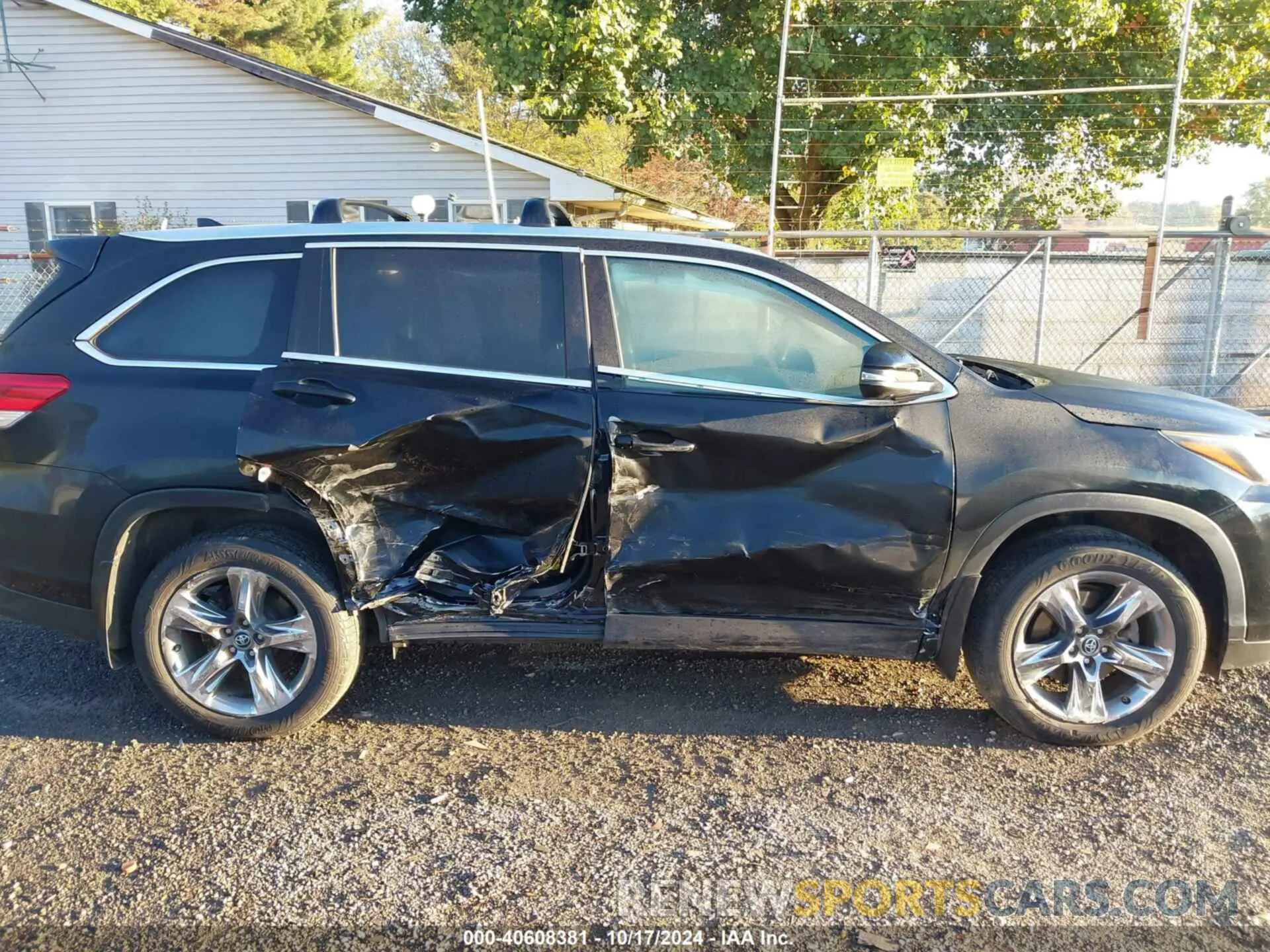 13 Photograph of a damaged car 5TDDZRFH6KS735090 TOYOTA HIGHLANDER 2019