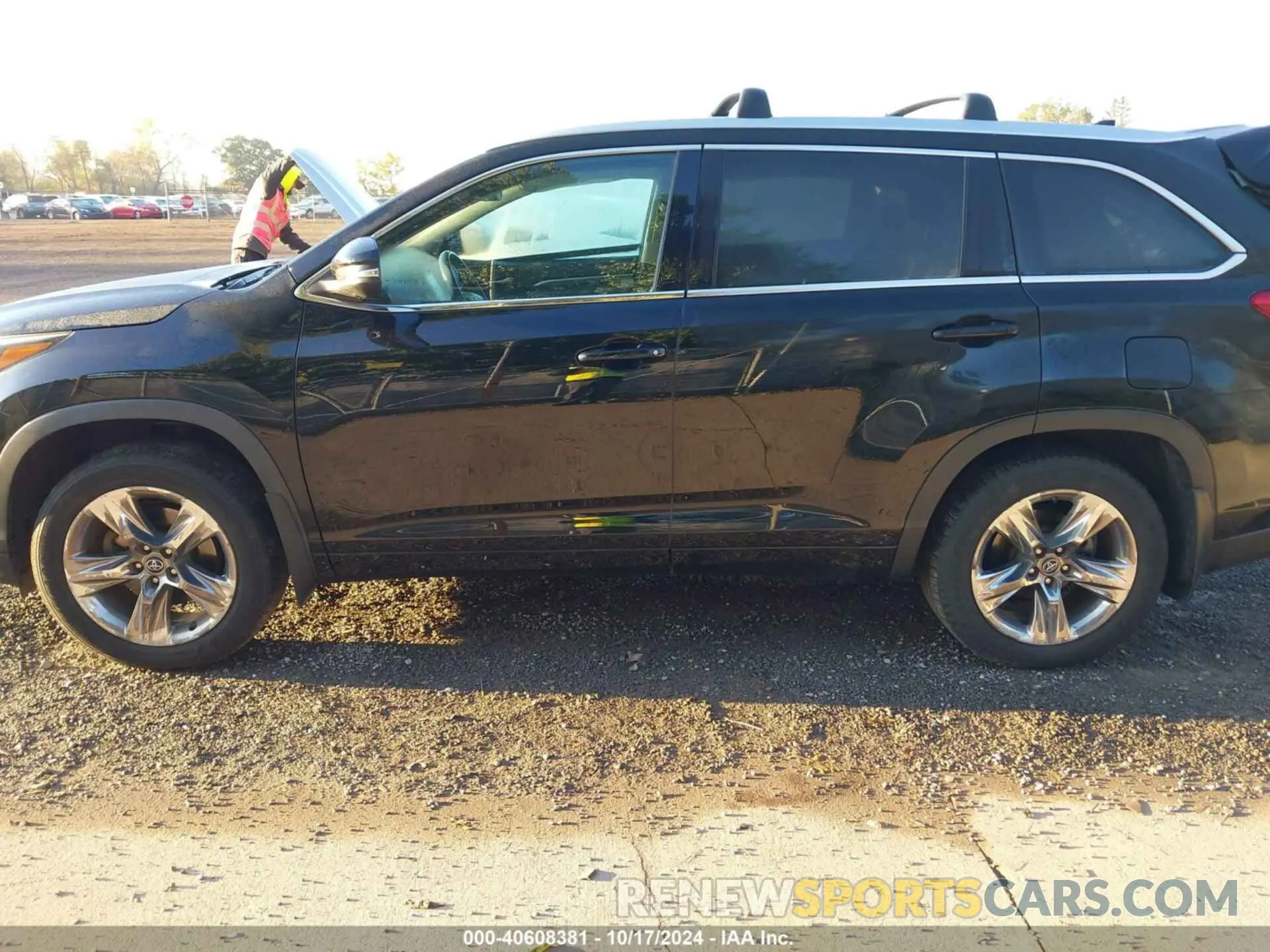 14 Photograph of a damaged car 5TDDZRFH6KS735090 TOYOTA HIGHLANDER 2019