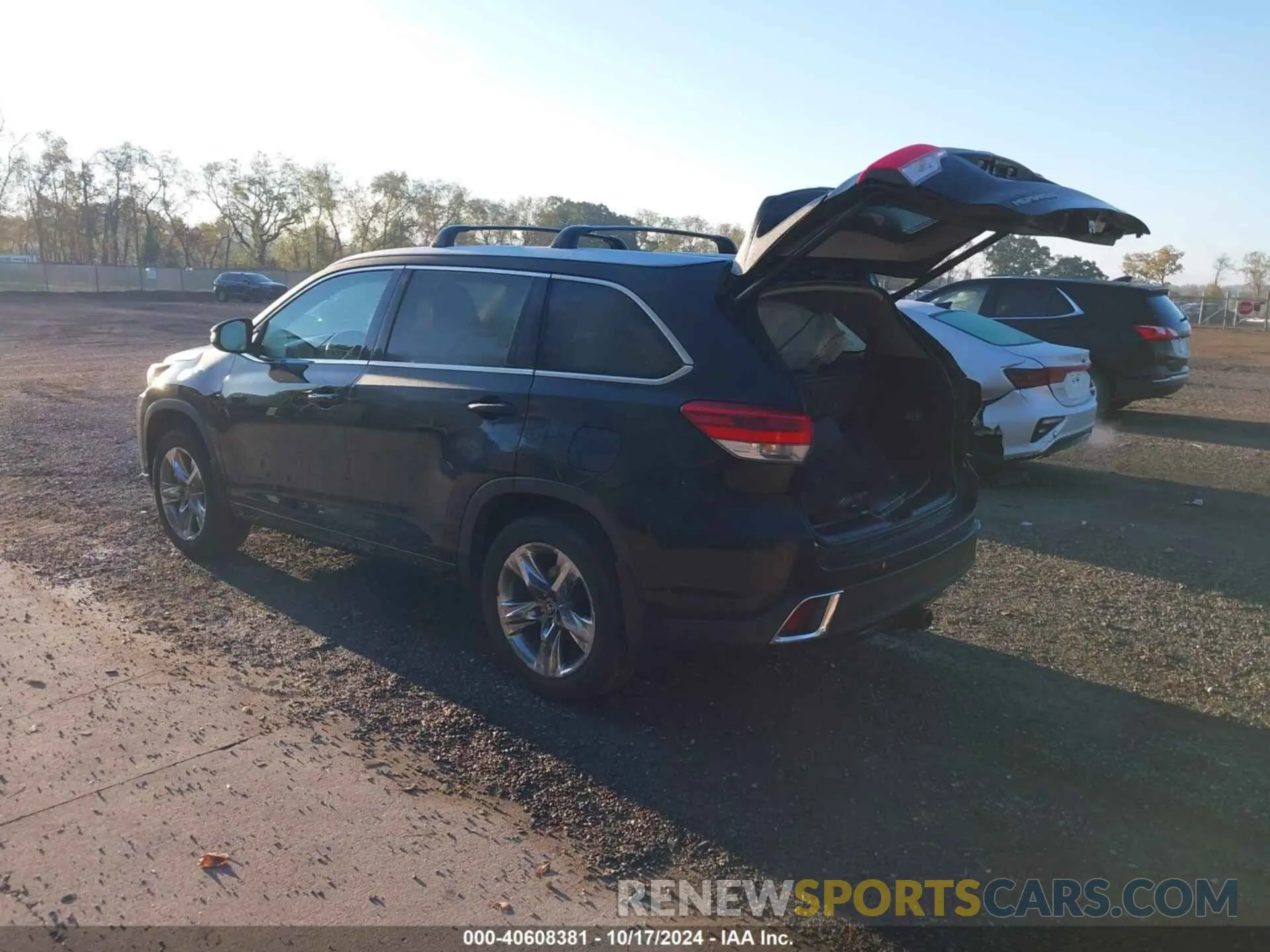 3 Photograph of a damaged car 5TDDZRFH6KS735090 TOYOTA HIGHLANDER 2019