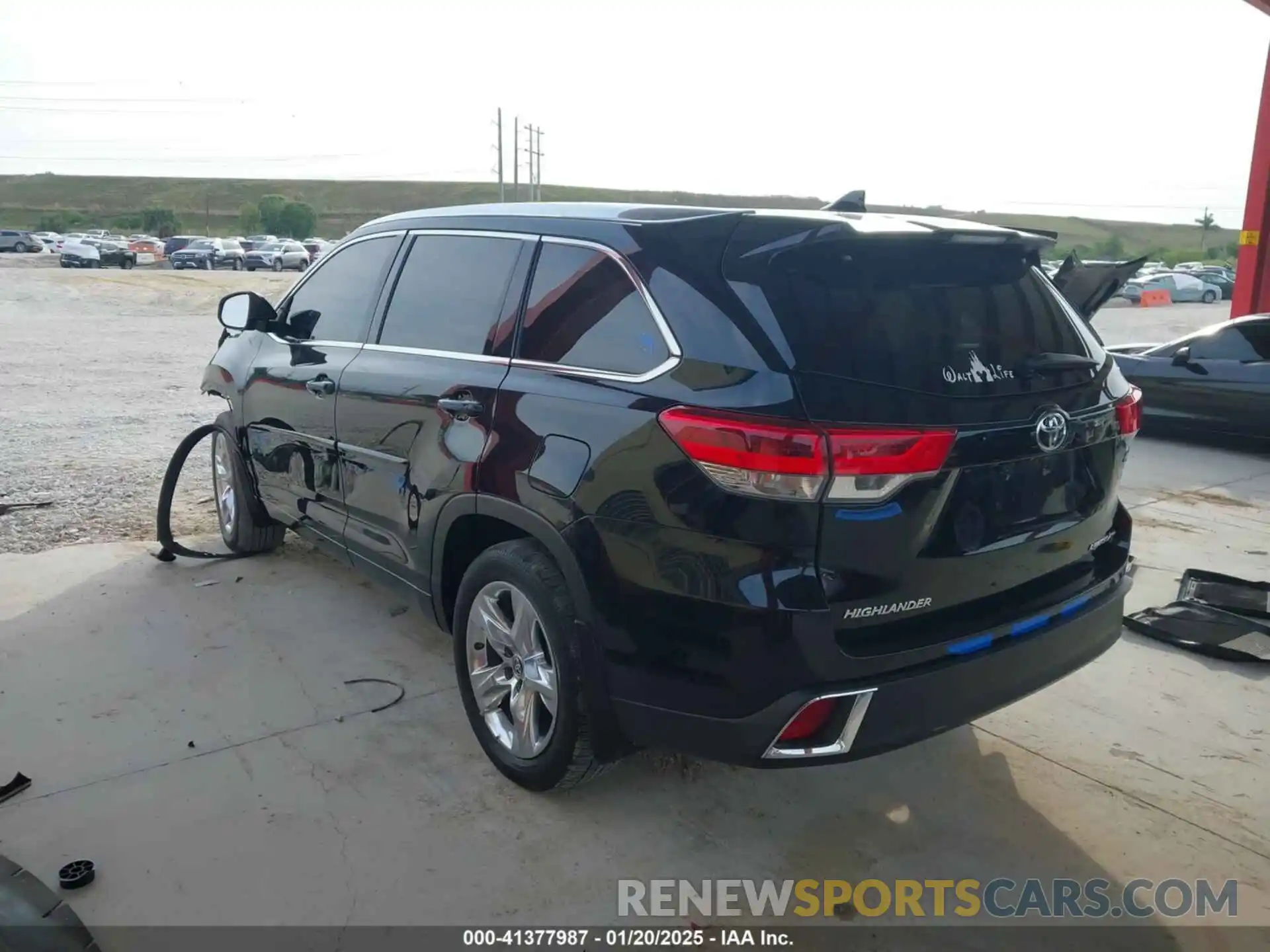 14 Photograph of a damaged car 5TDDZRFH6KS745778 TOYOTA HIGHLANDER 2019