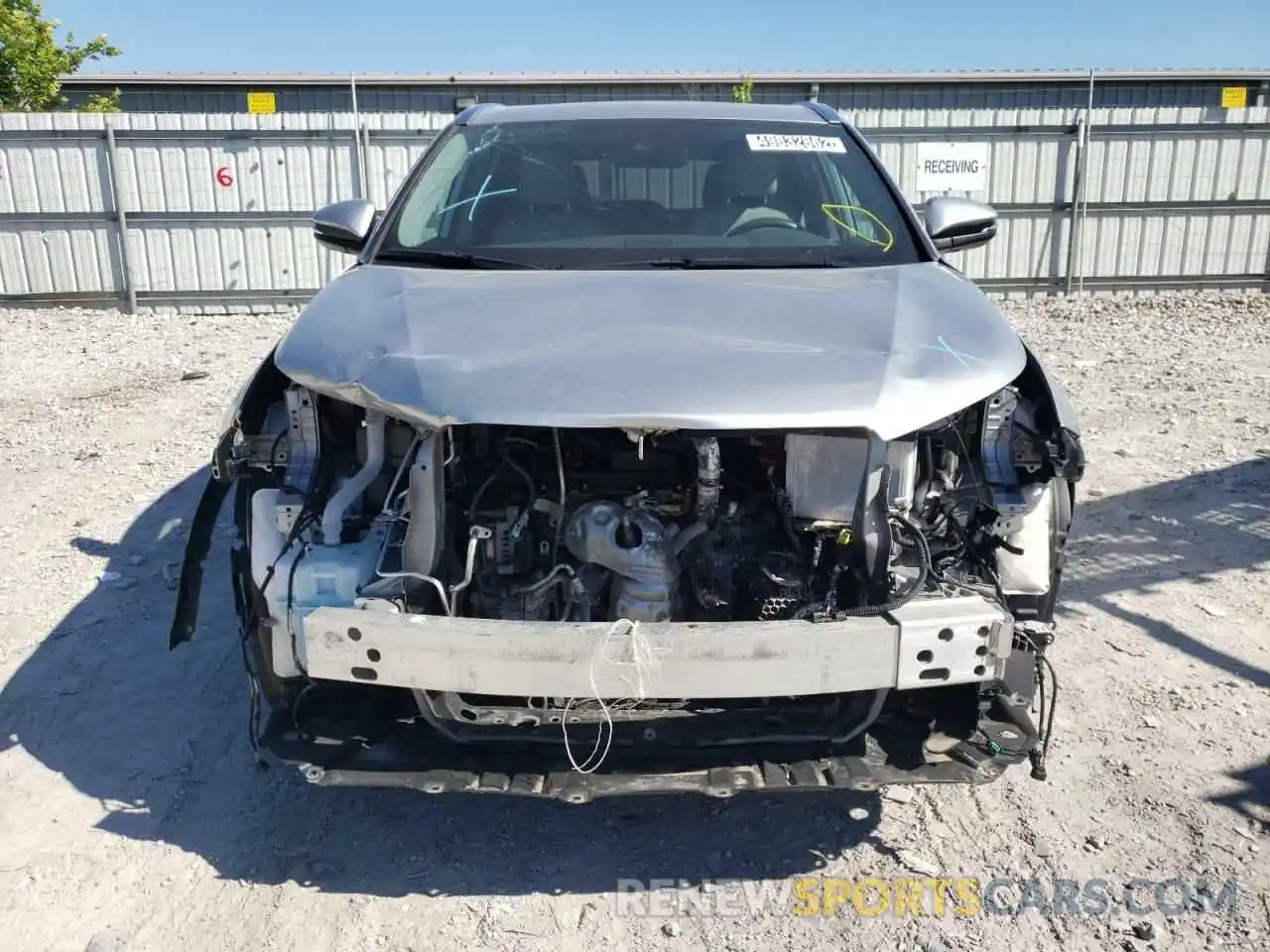 9 Photograph of a damaged car 5TDDZRFH6KS747529 TOYOTA HIGHLANDER 2019