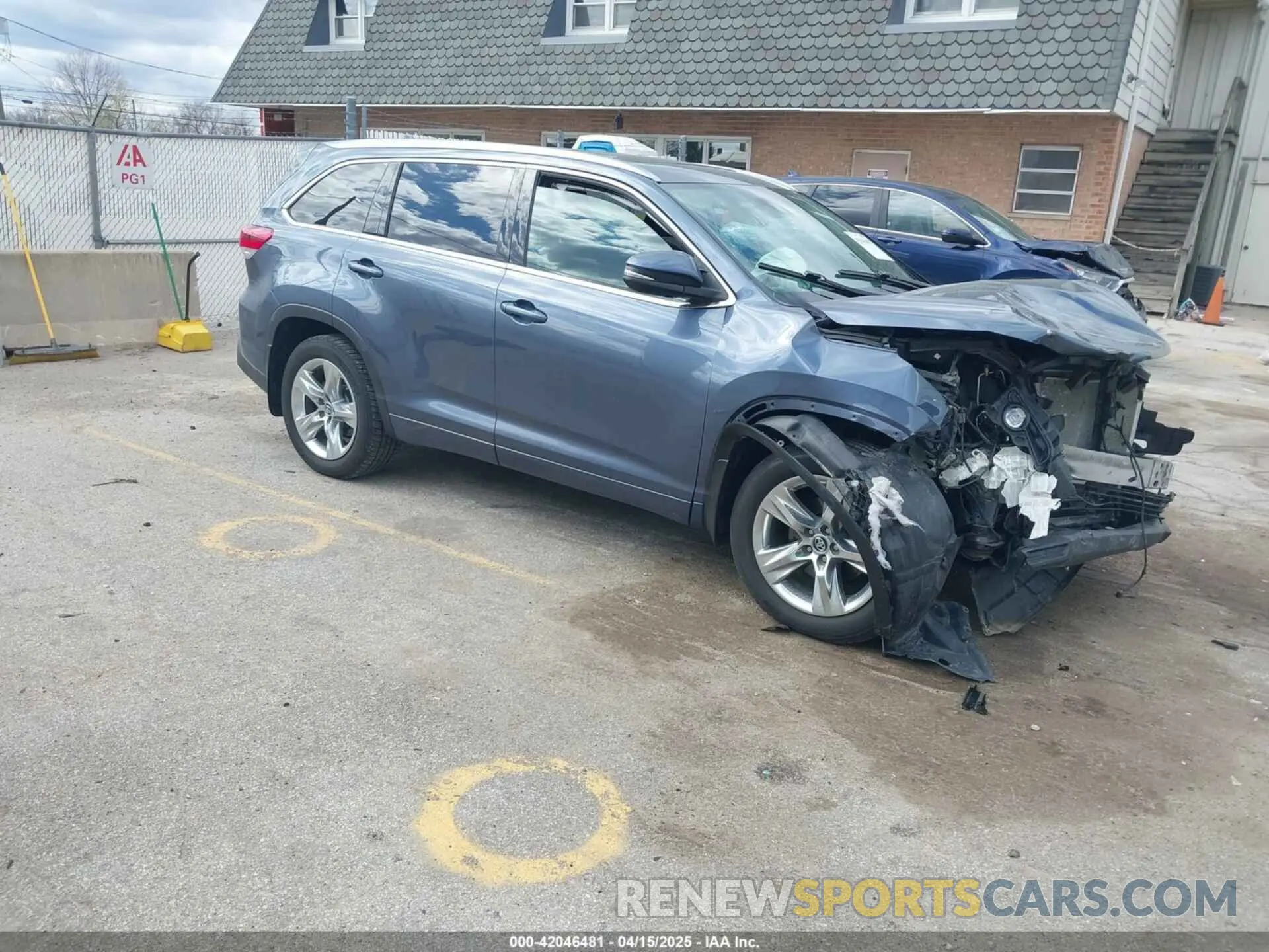 1 Photograph of a damaged car 5TDDZRFH6KS930266 TOYOTA HIGHLANDER 2019