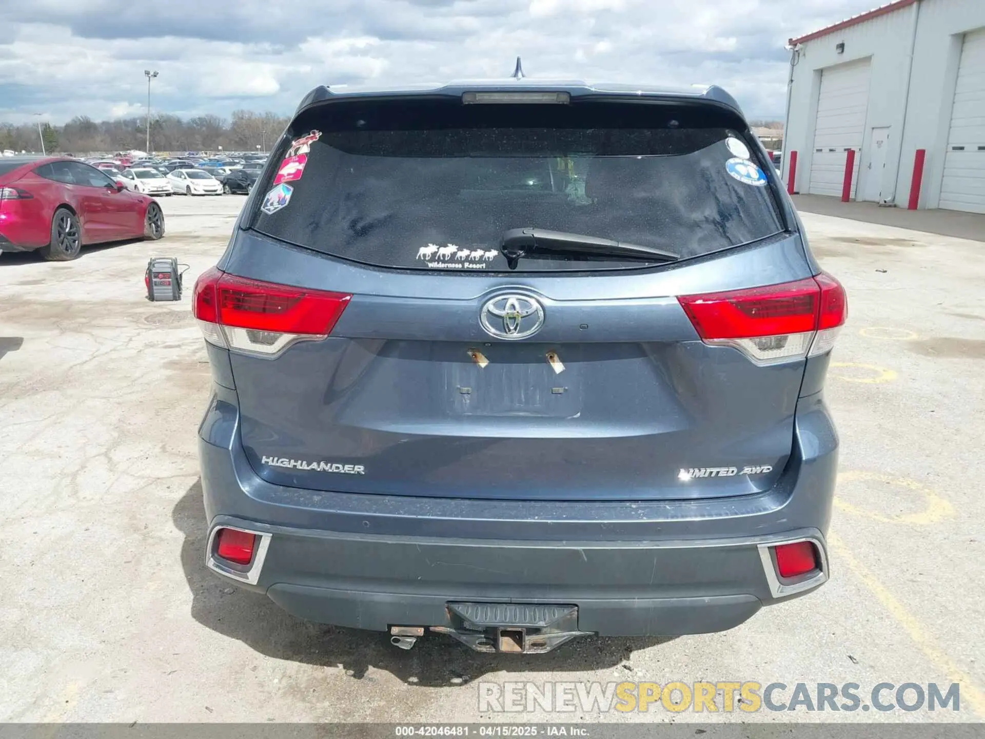 17 Photograph of a damaged car 5TDDZRFH6KS930266 TOYOTA HIGHLANDER 2019