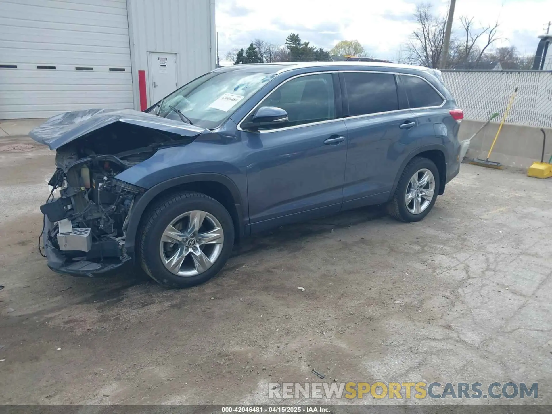 2 Photograph of a damaged car 5TDDZRFH6KS930266 TOYOTA HIGHLANDER 2019