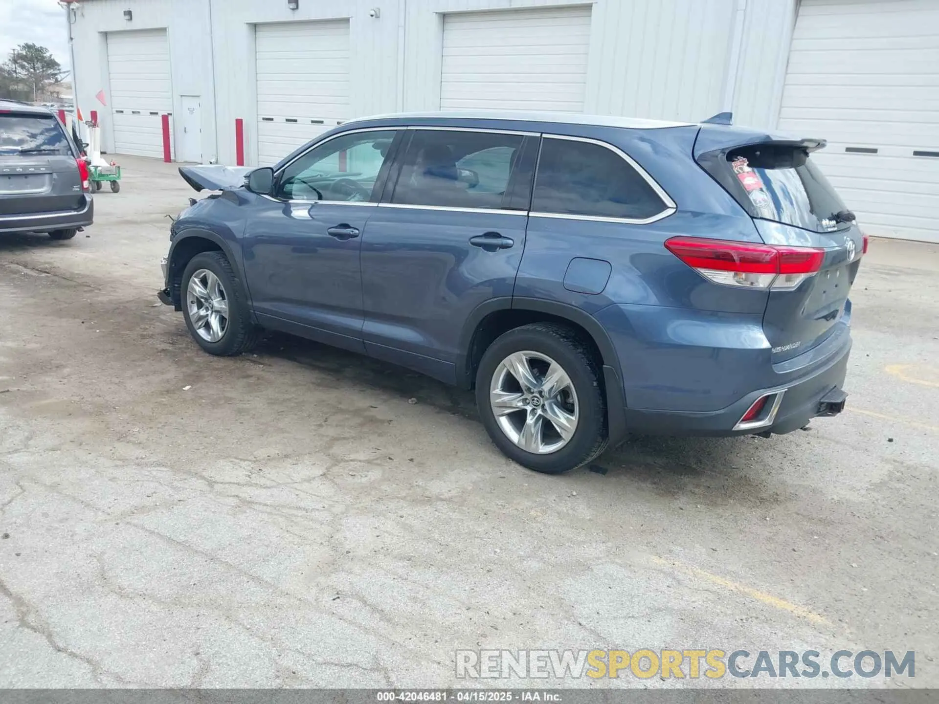 3 Photograph of a damaged car 5TDDZRFH6KS930266 TOYOTA HIGHLANDER 2019