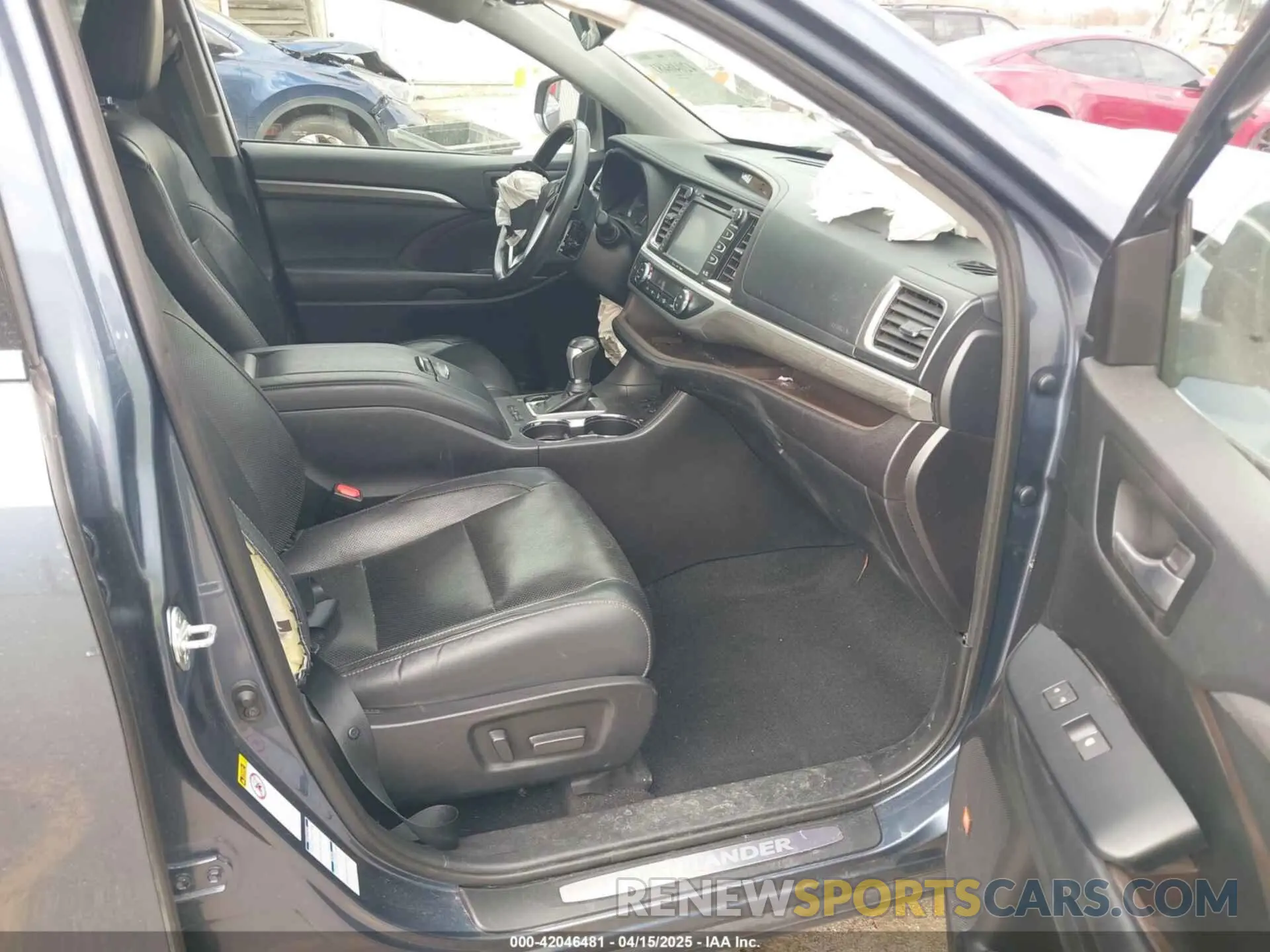 5 Photograph of a damaged car 5TDDZRFH6KS930266 TOYOTA HIGHLANDER 2019