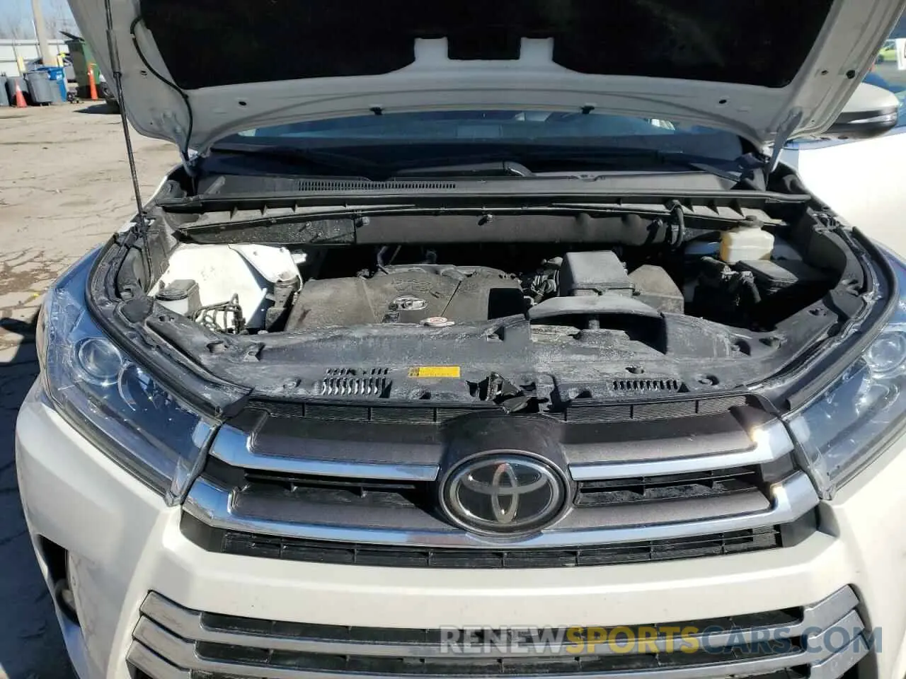 11 Photograph of a damaged car 5TDDZRFH6KS939498 TOYOTA HIGHLANDER 2019