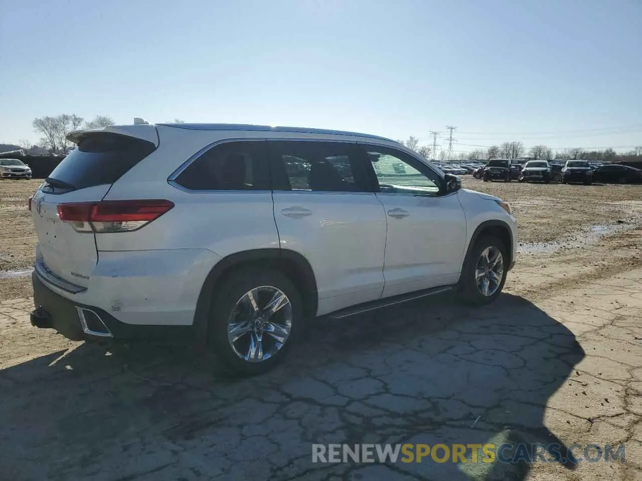 3 Photograph of a damaged car 5TDDZRFH6KS939498 TOYOTA HIGHLANDER 2019