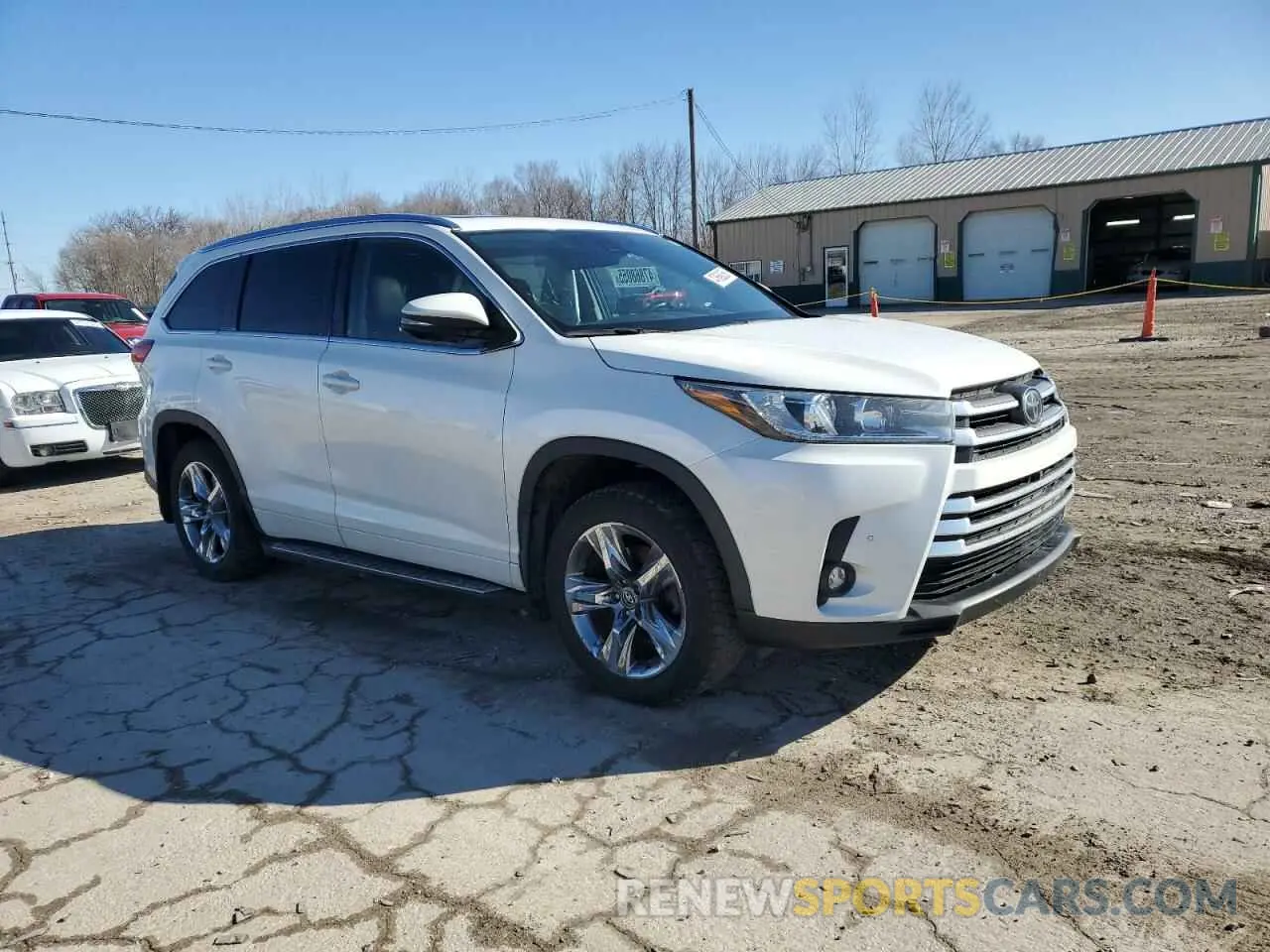 4 Photograph of a damaged car 5TDDZRFH6KS939498 TOYOTA HIGHLANDER 2019