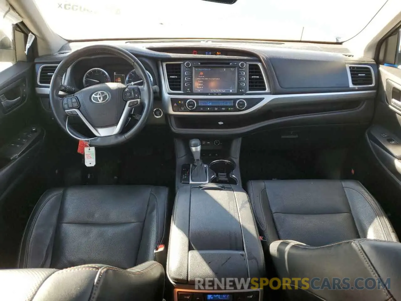 8 Photograph of a damaged car 5TDDZRFH6KS939498 TOYOTA HIGHLANDER 2019