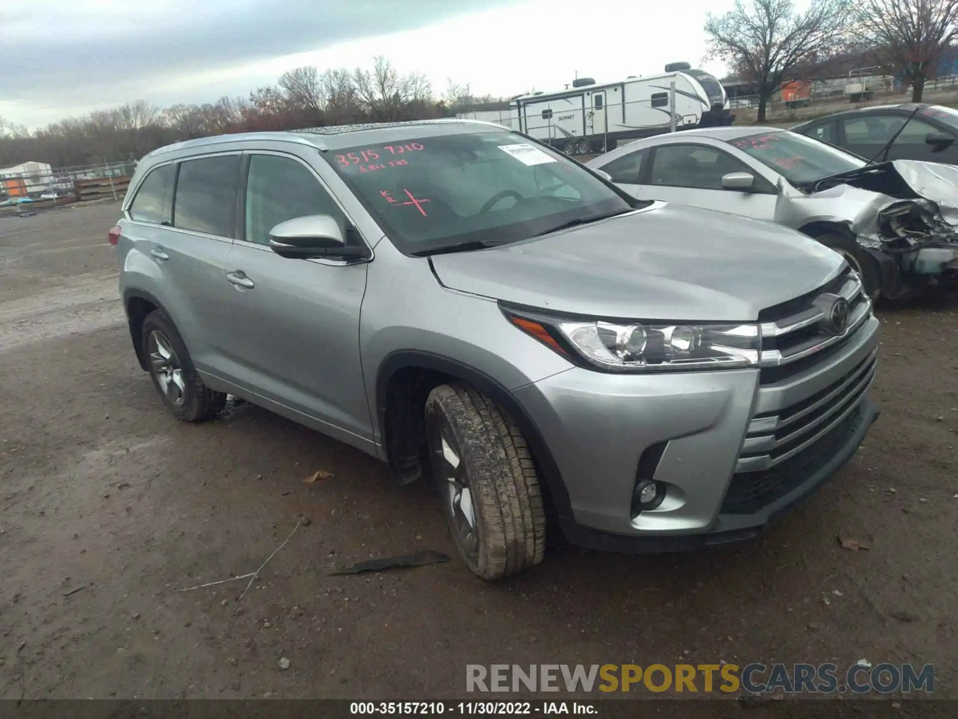 1 Photograph of a damaged car 5TDDZRFH6KS946189 TOYOTA HIGHLANDER 2019