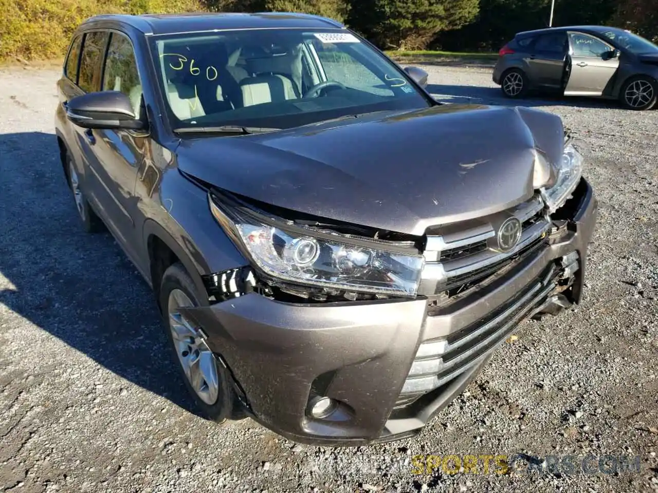 1 Photograph of a damaged car 5TDDZRFH6KS947102 TOYOTA HIGHLANDER 2019