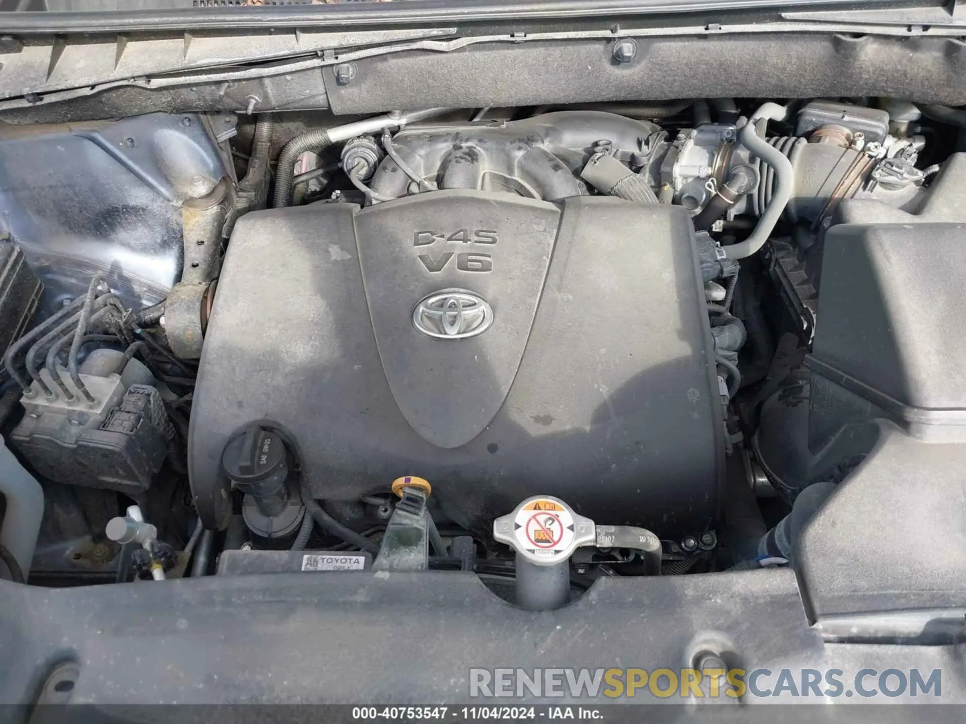10 Photograph of a damaged car 5TDDZRFH6KS976423 TOYOTA HIGHLANDER 2019