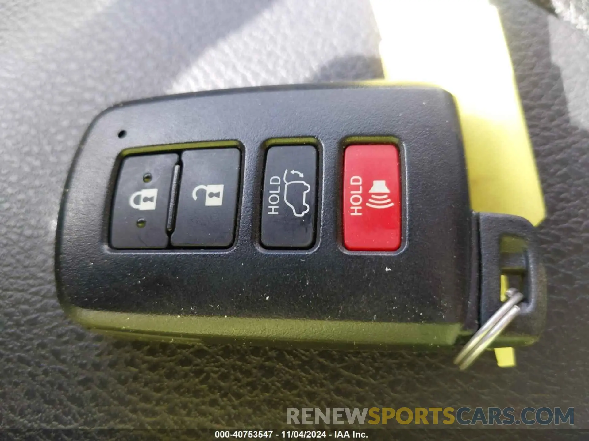 11 Photograph of a damaged car 5TDDZRFH6KS976423 TOYOTA HIGHLANDER 2019
