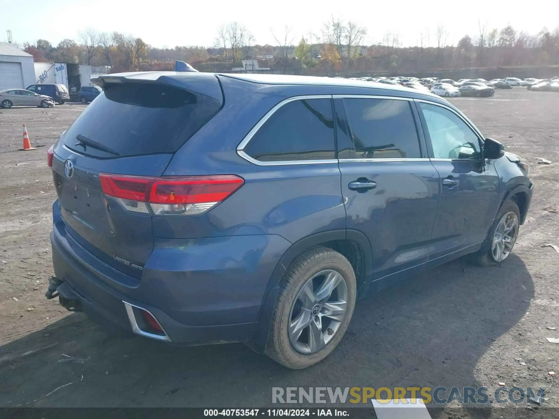 4 Photograph of a damaged car 5TDDZRFH6KS976423 TOYOTA HIGHLANDER 2019