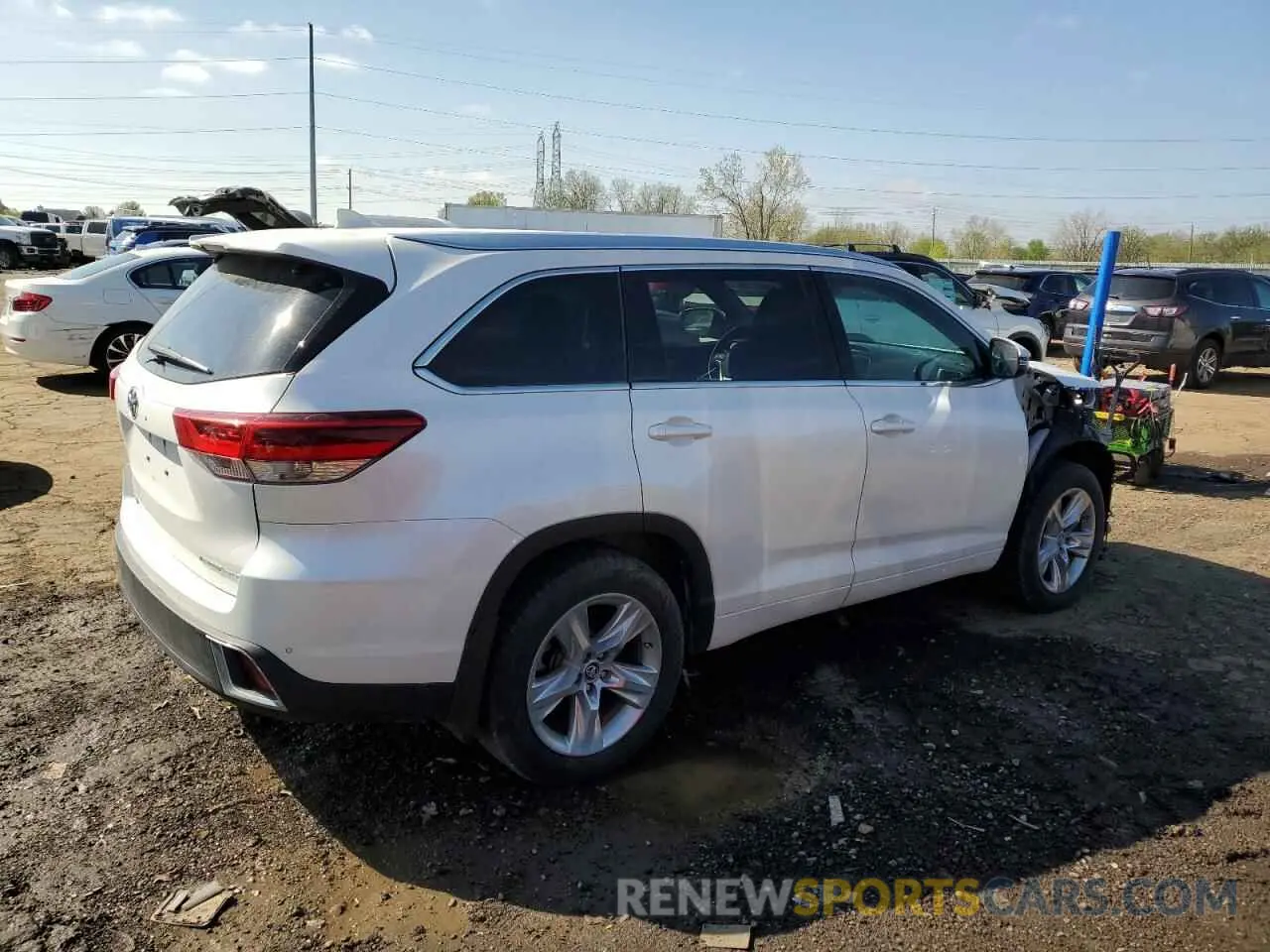 3 Photograph of a damaged car 5TDDZRFH6KS996770 TOYOTA HIGHLANDER 2019