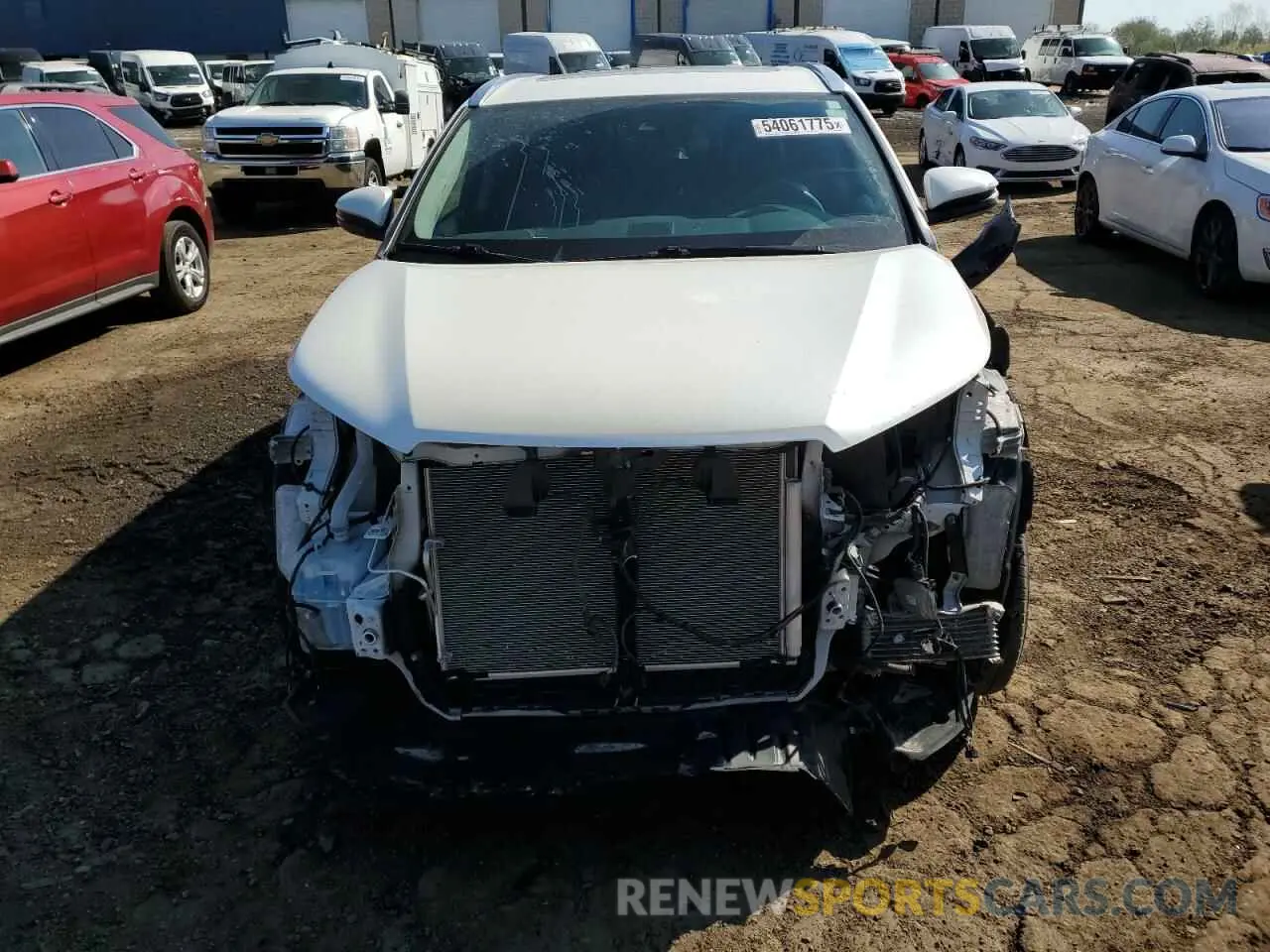 5 Photograph of a damaged car 5TDDZRFH6KS996770 TOYOTA HIGHLANDER 2019
