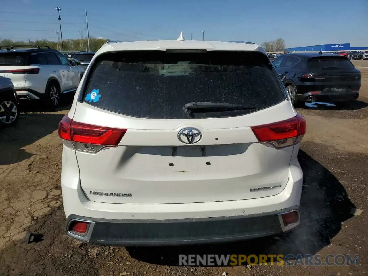 6 Photograph of a damaged car 5TDDZRFH6KS996770 TOYOTA HIGHLANDER 2019