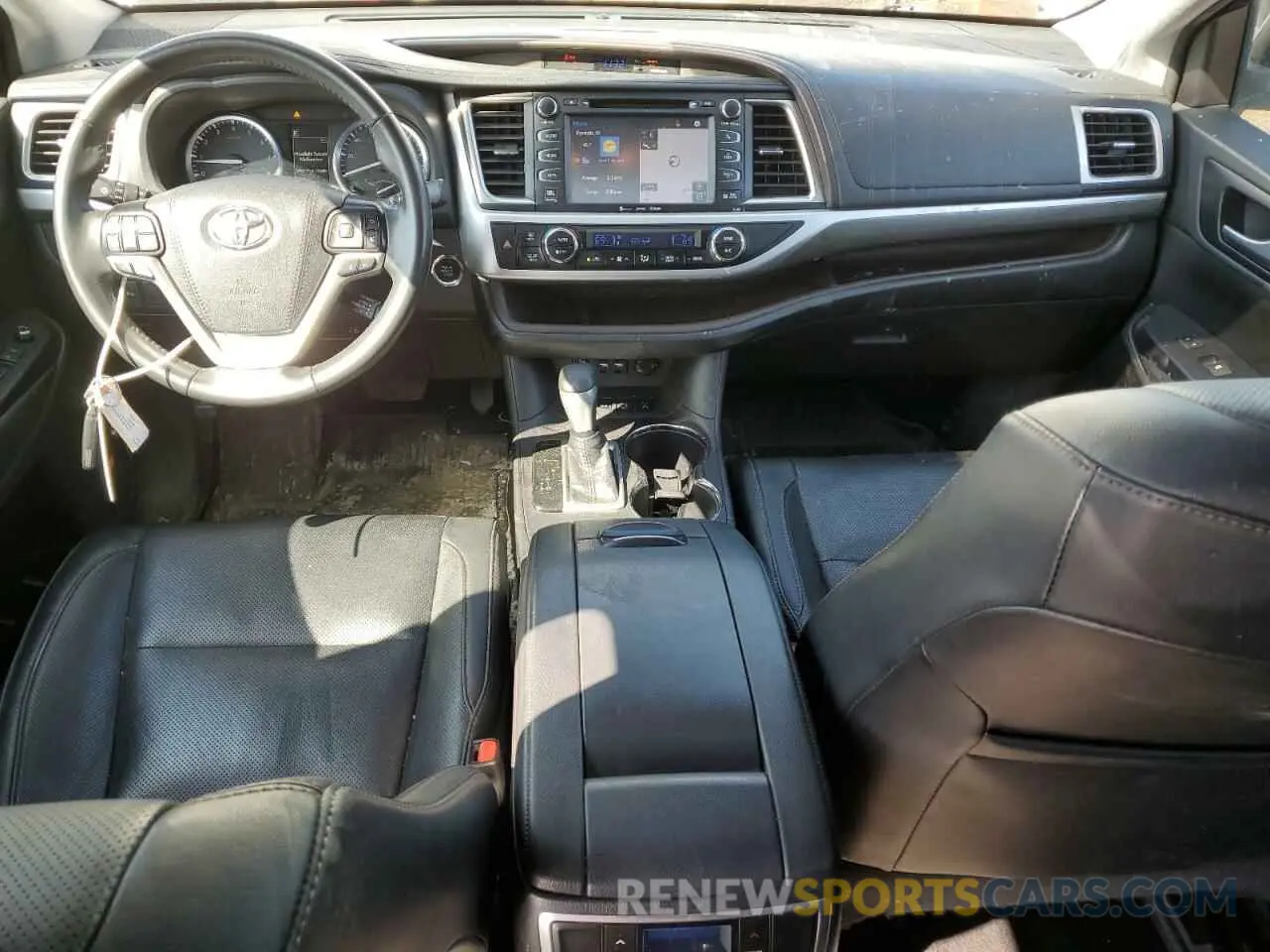 8 Photograph of a damaged car 5TDDZRFH6KS996770 TOYOTA HIGHLANDER 2019